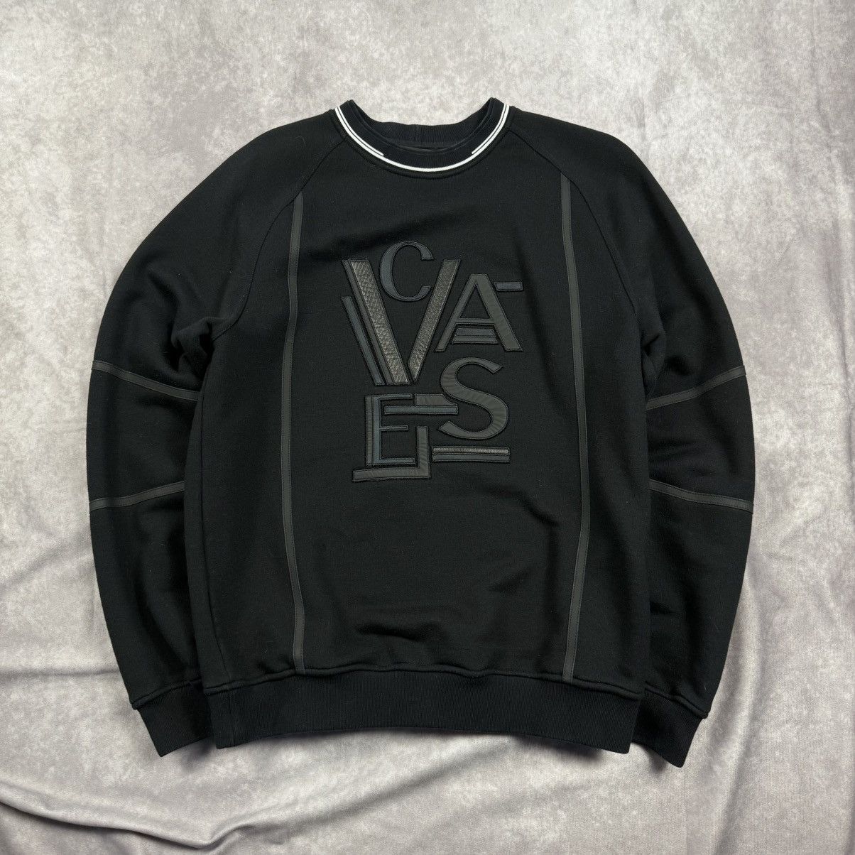 Versace Versace Black Big Leather Logo Crewneck Size US S / EU 44-46 / 1 - 1 Thumbnail