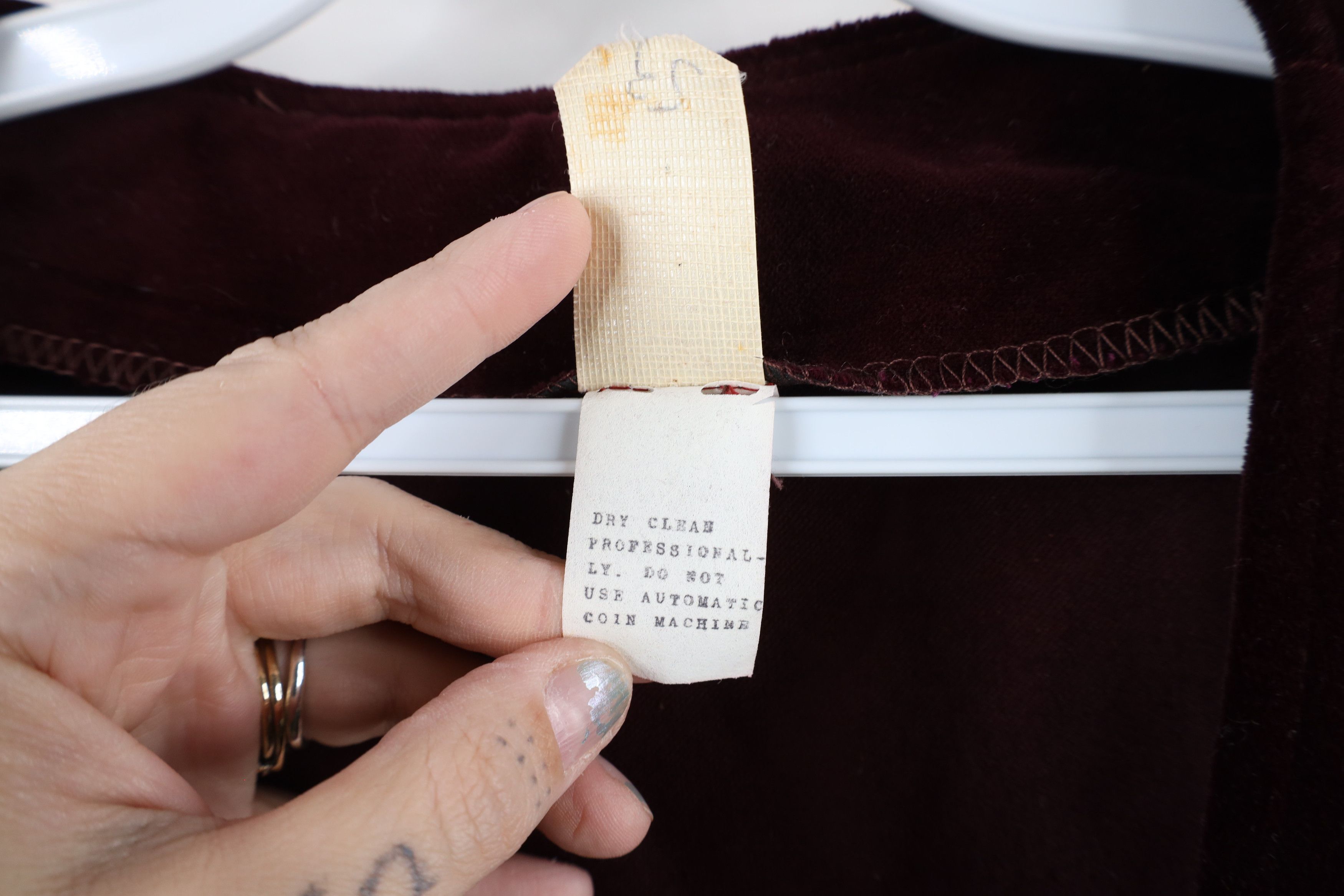 Vintage Vintage 60s 70s Streetwear Velour Tie Back Vest Burgundy USA Size XL / US 12-14 / IT 48-50 - 5 Thumbnail