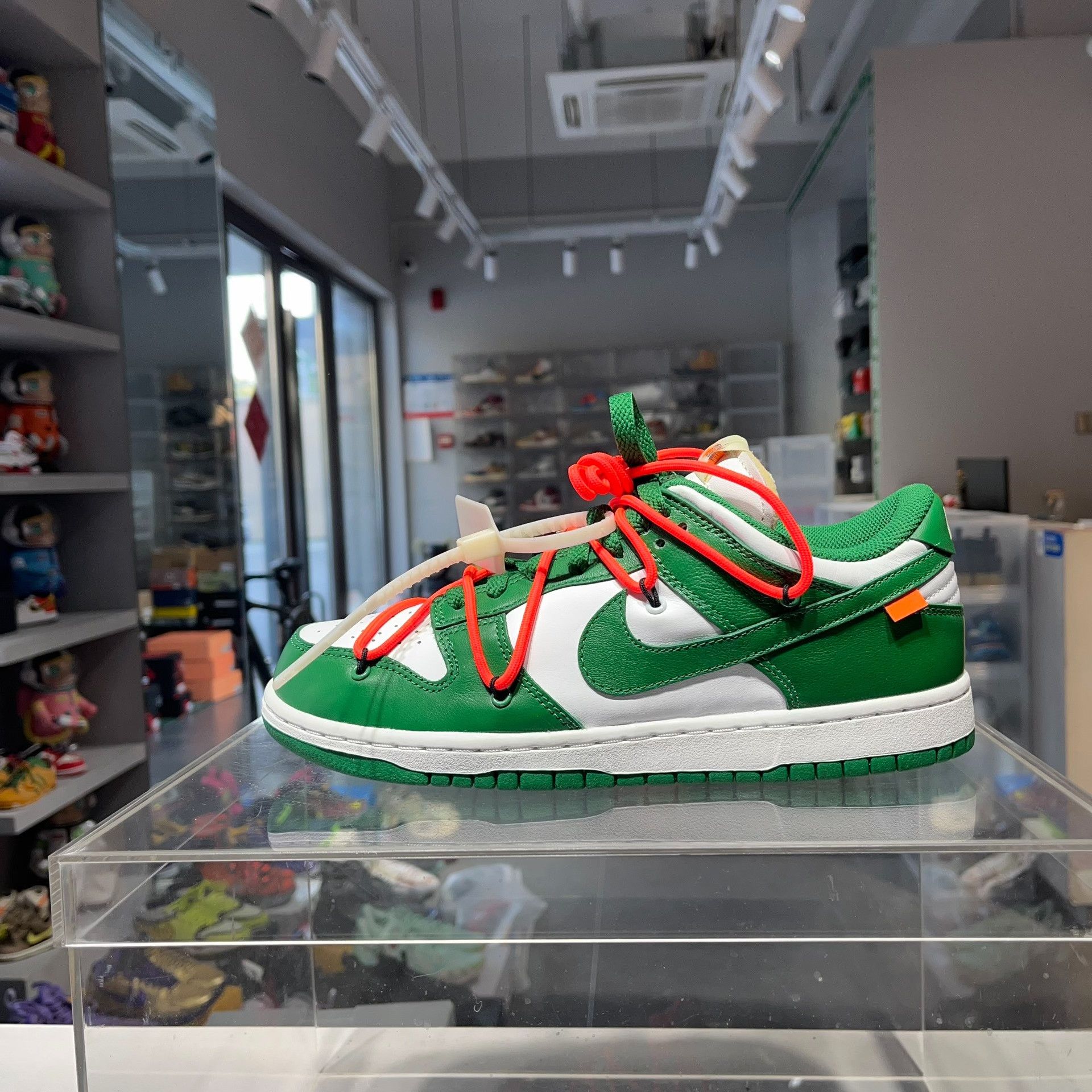 Nike Nike DUNK Green Lowtop Sneakers 9 Men Size US 9 / EU 42 - 1 Thumbnail