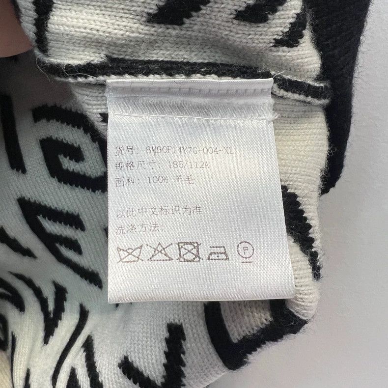 Givenchy Full print logo wool cardigan XL size new