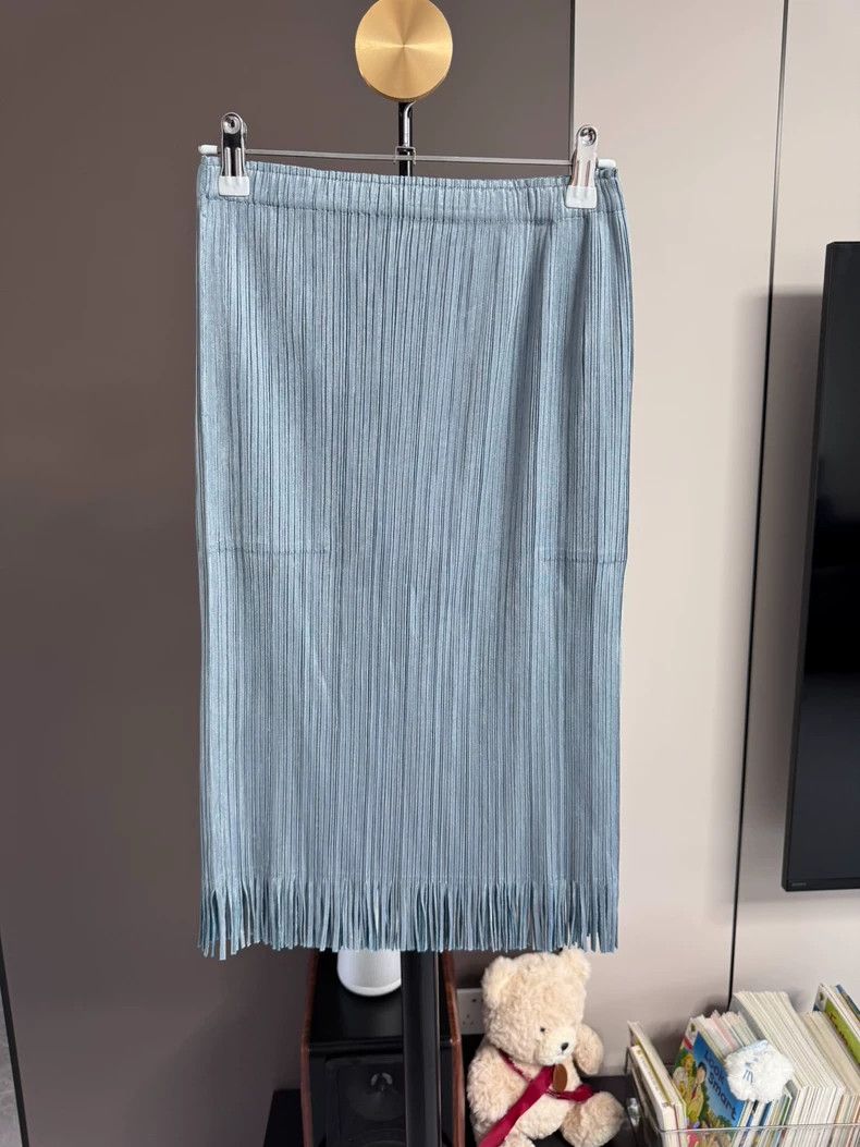 Issey Miyake Issey Miyake size:3 Honor blue skirt Size 42" / US 20 - 1 Thumbnail