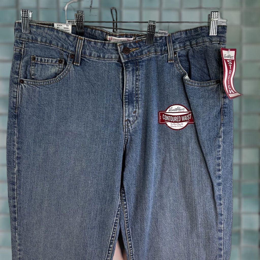 Levi's VINTAGE Levi's Signature Modern Boot Cut Denim Jeans Women 16 Blue 39x33 NWT Slim Stretch Leather Logo Zipper Button 5-Pocket Jeans Mens? Size 38" / US 16 / IT 52 - 1 Thumbnail