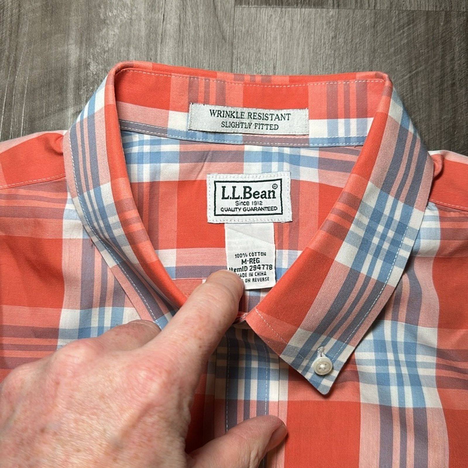 L.L. Bean L.L. Bean Wrinkle Resistant Slightly Fitted - Med Reg Size US M / EU 48-50 / 2 - 6 Thumbnail