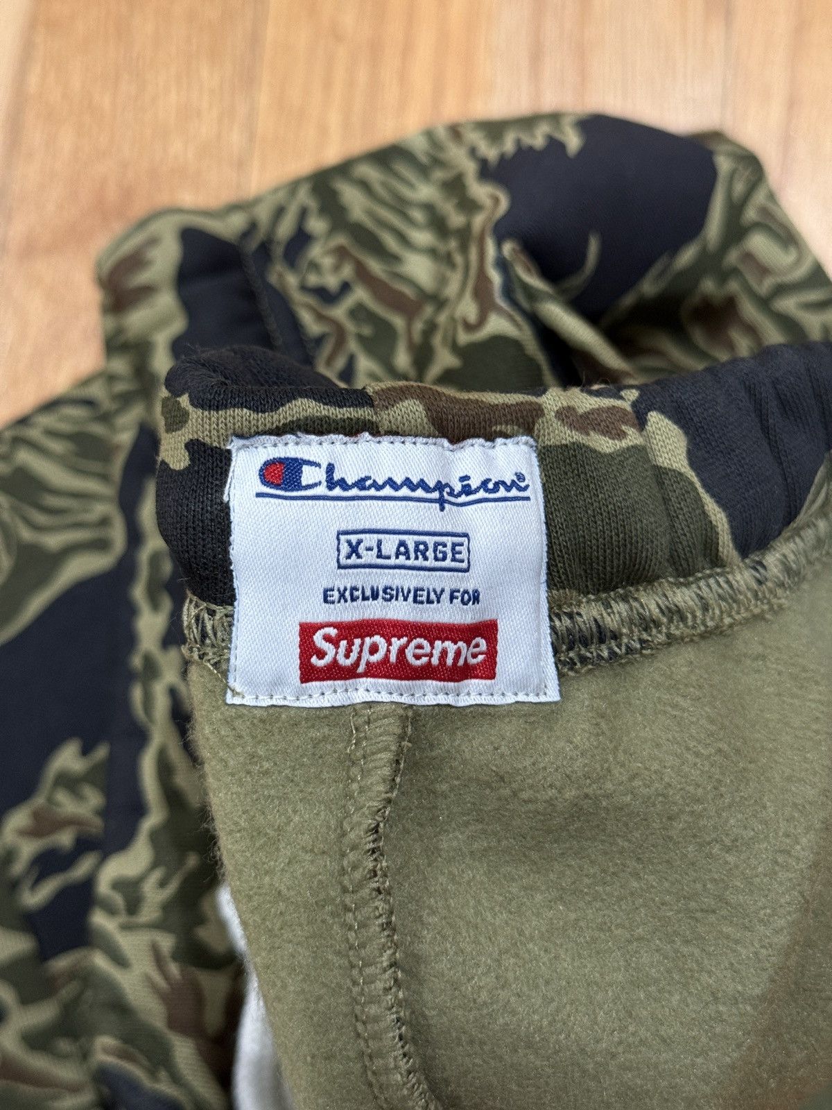 Champion × Supreme SUPREME FW15 X CHAMPION TIGER STRIPE CAMO SWEATPANTS SIZE XL Size US 36 / EU 52 - 5 Thumbnail