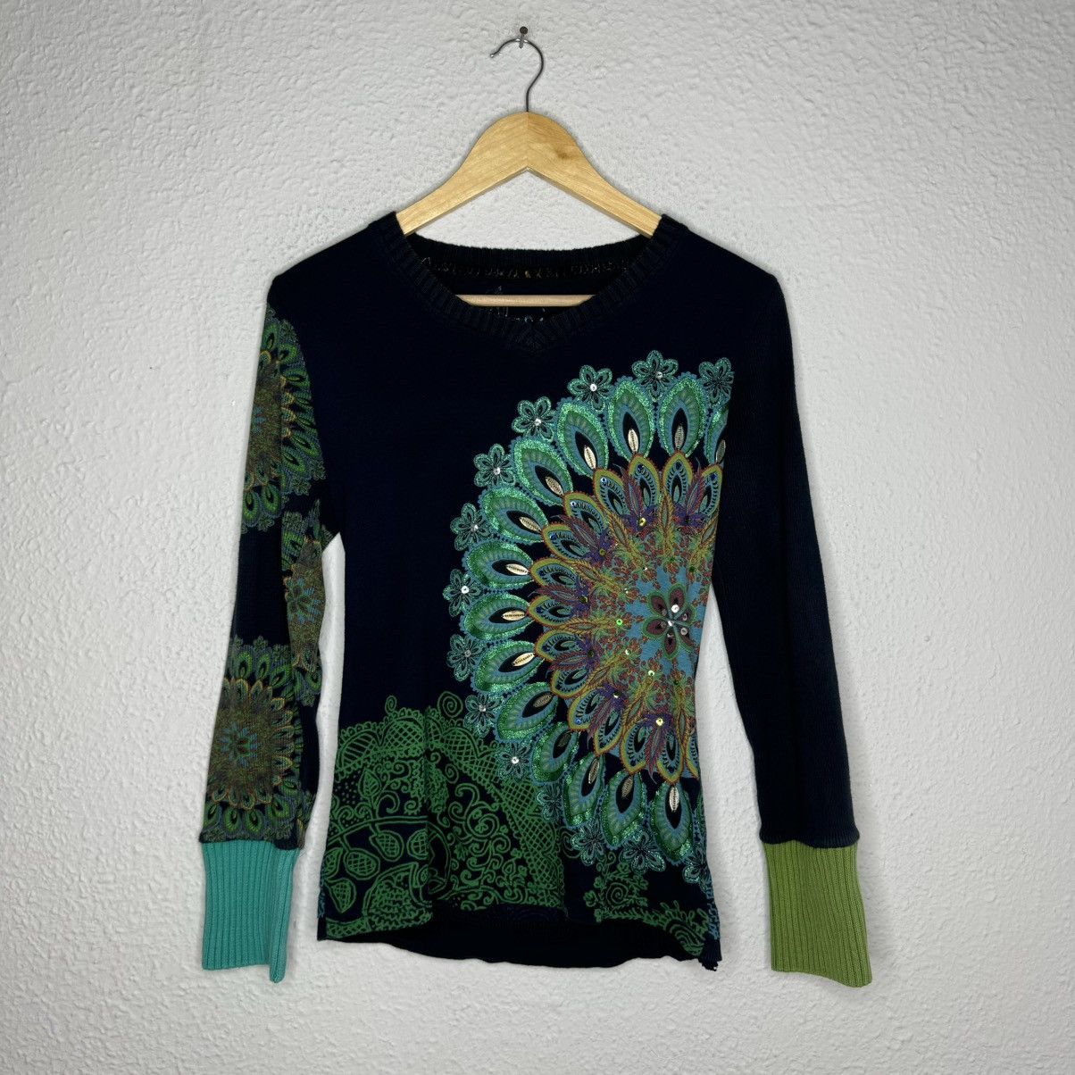 Desigual Desigual Vintage Avant Garde Sweater Embroidered Size M / US 6-8 / IT 42-44 - 1 Thumbnail