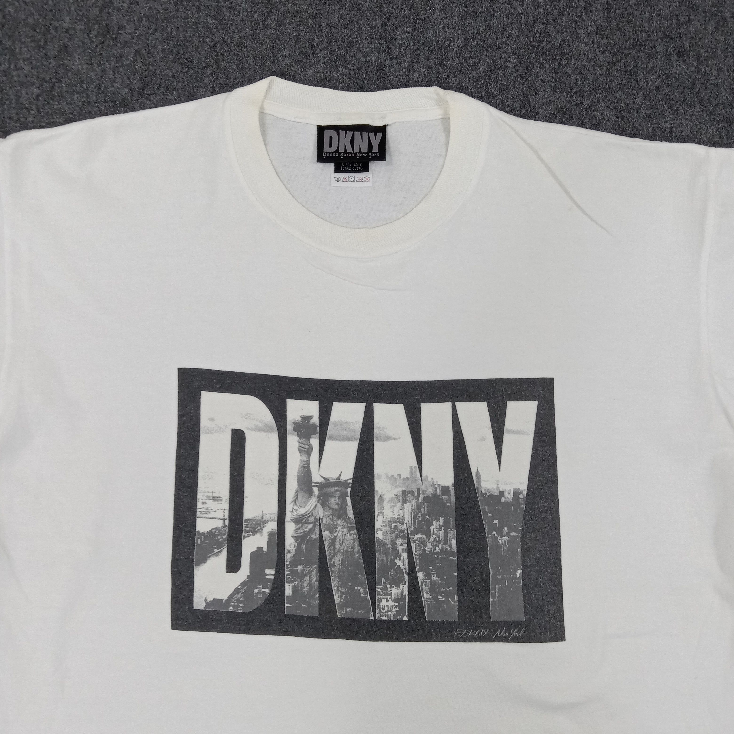 DKNY × Vintage DKNY Donna Karan New York American Boxy Brand Tshirt Size US L / EU 52-54 / 3 - 2 Thumbnail