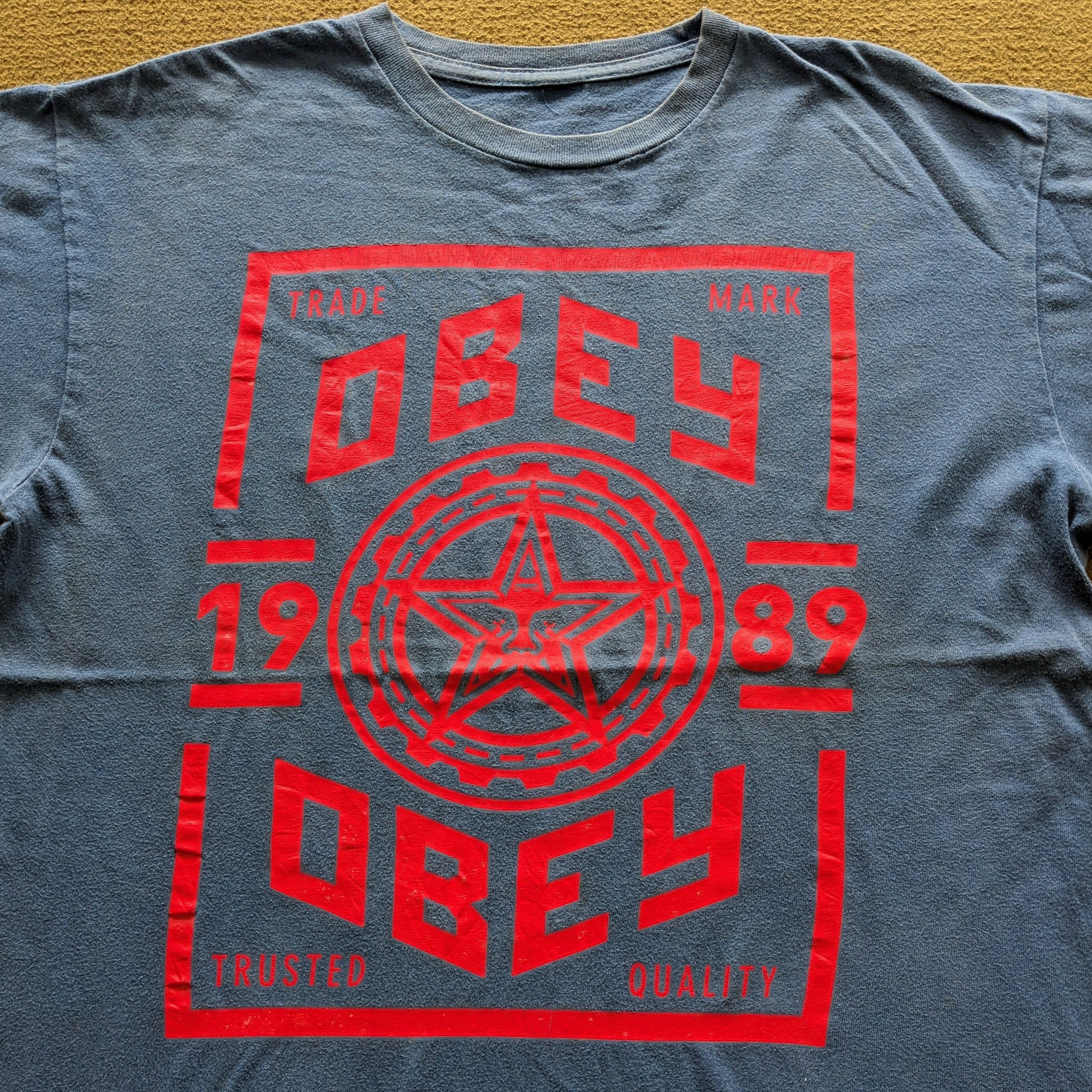 Vintage Vintage OBEY 1989 American Skateboard Style T-shirt Size US L / EU 52-54 / 3 - 2 Thumbnail
