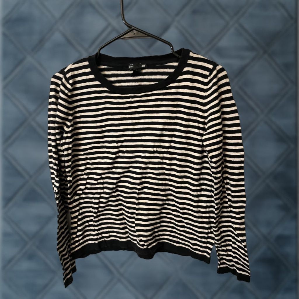 H&M H&M Knit Sweater Women's Black White Striped Solid Round Neck Pullover Long Sleeve Casual Regular Size S (Small) Size S / US 4 / IT 40 - 1 Thumbnail