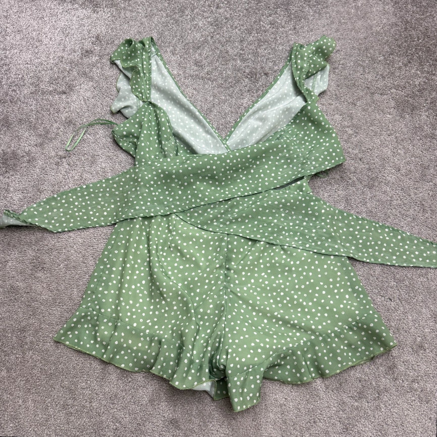 PrettyLittleThing PrettyLittleThing Romper Womens 6 Green White Polka Dot Ruffle Wrapped Back Tie Size 28" / US 6 / IT 42 - 2 Thumbnail