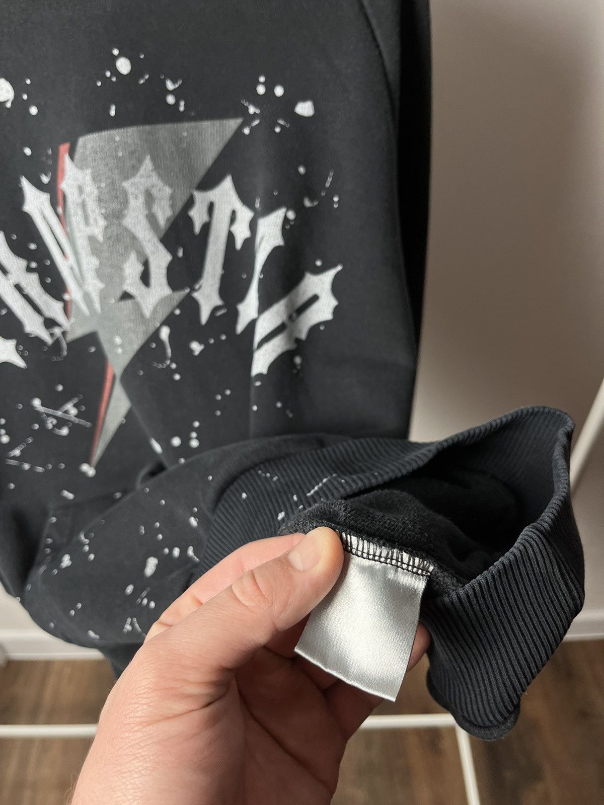Trapstar London VINTAGE TRAPSTAR Big Logo Hoodie Faded Black Streetwear Y2k Size US S / EU 44-46 / 1 - 8 Thumbnail