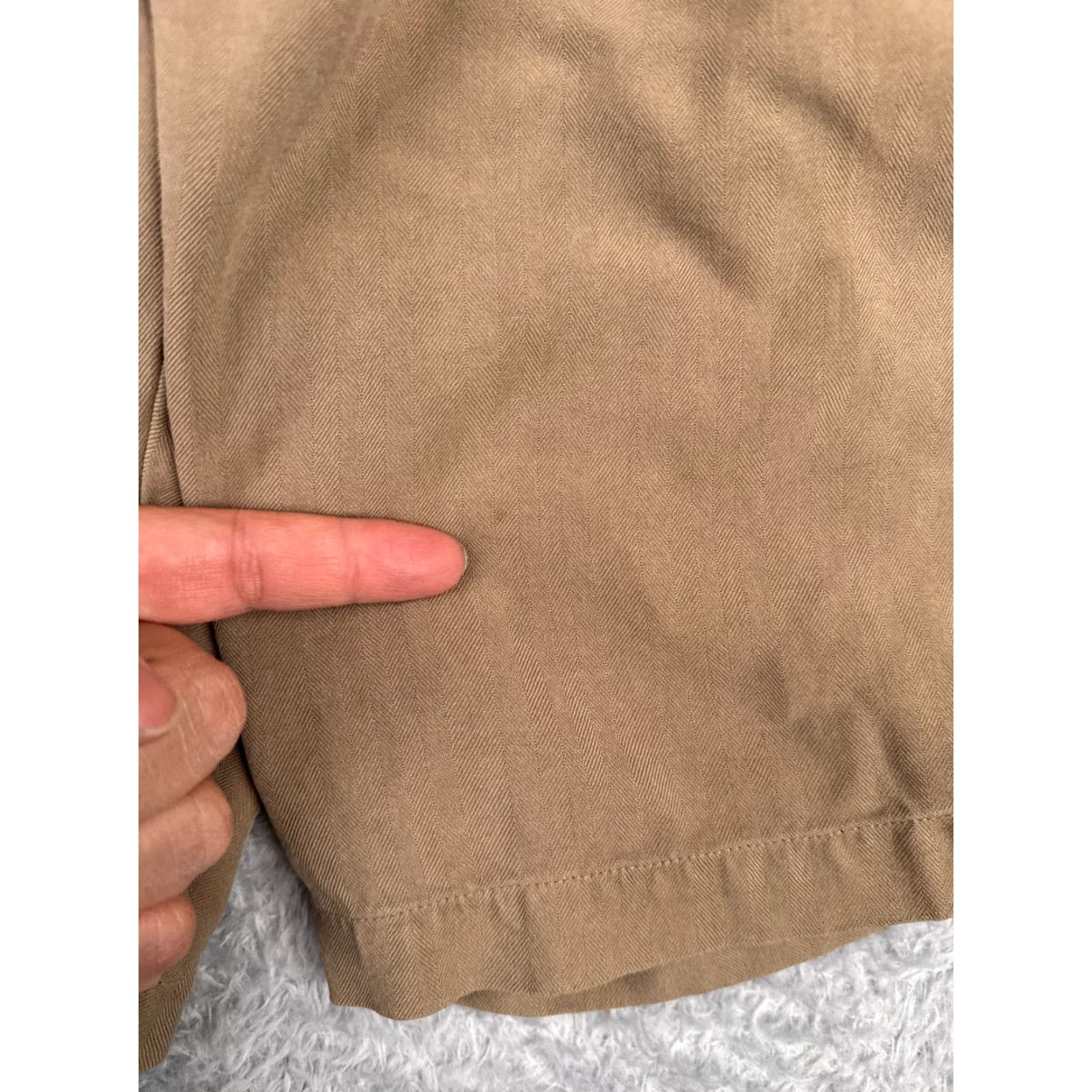 Tommy Bahama Tommy Bahama Shorts Men 36 Brown Bermuda Silk Pleated Beach Vacation 35x8 Cargo Pocket Relaxed Shorts Mens Beach Size US 36 / EU 52 - 3 Thumbnail