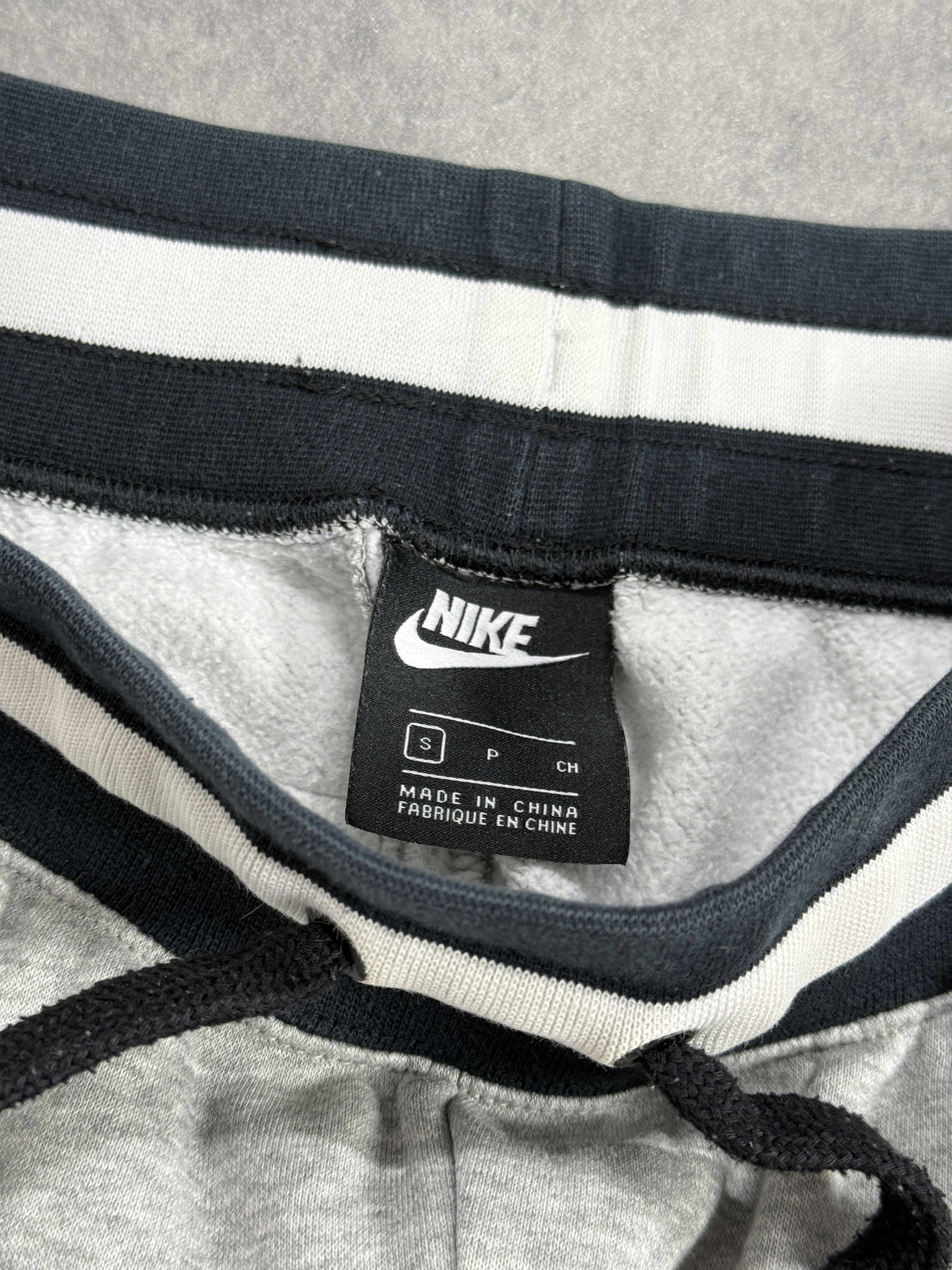 Nike Nike Sweatpants Baggy Big Logo at Thigh Size US 30 / EU 46 - 4 Thumbnail