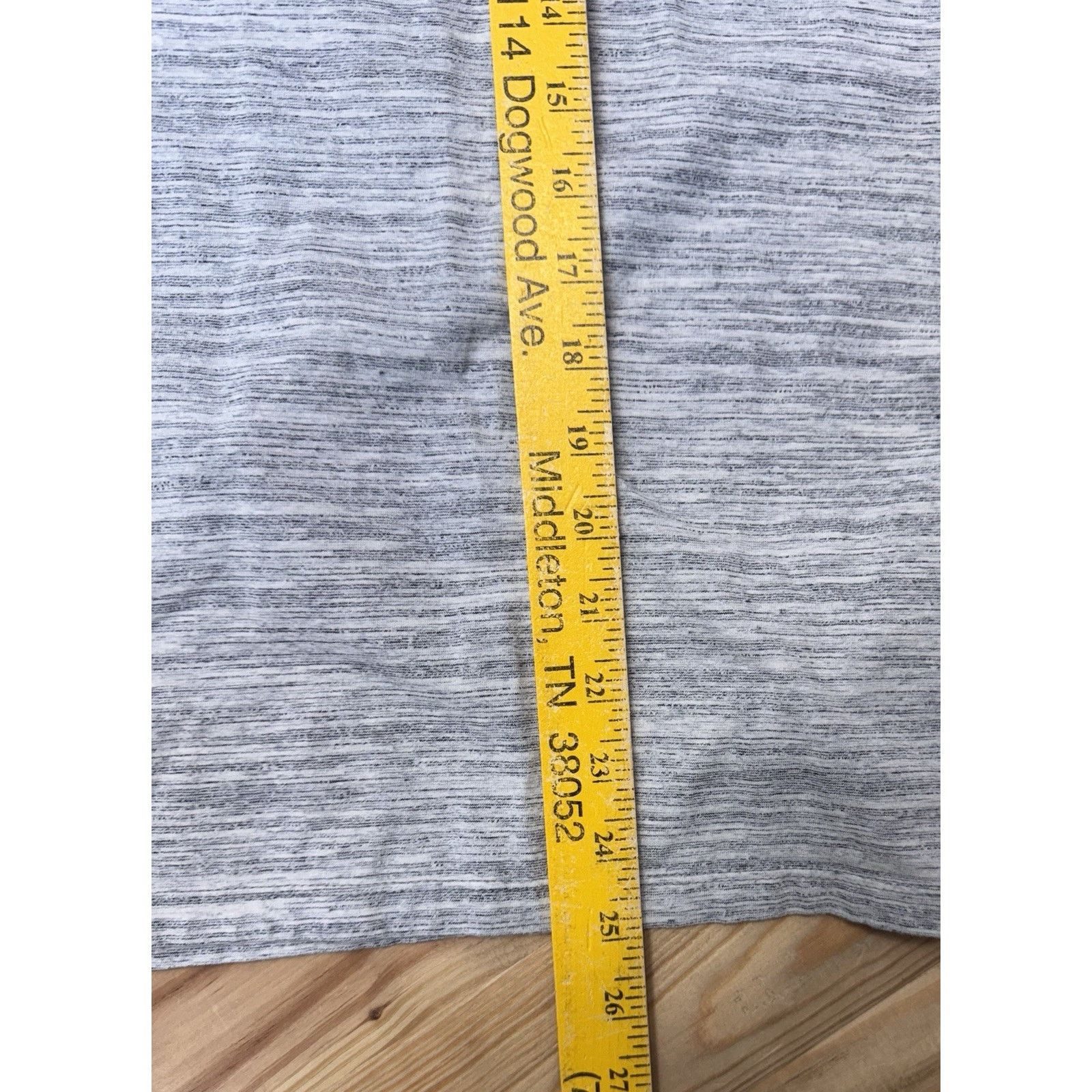 Croft & Barrow Croft & Barrow Classic Tee V-neck Gray T-Shirt Women’s M Size M / US 6-8 / IT 42-44 - 6 Thumbnail