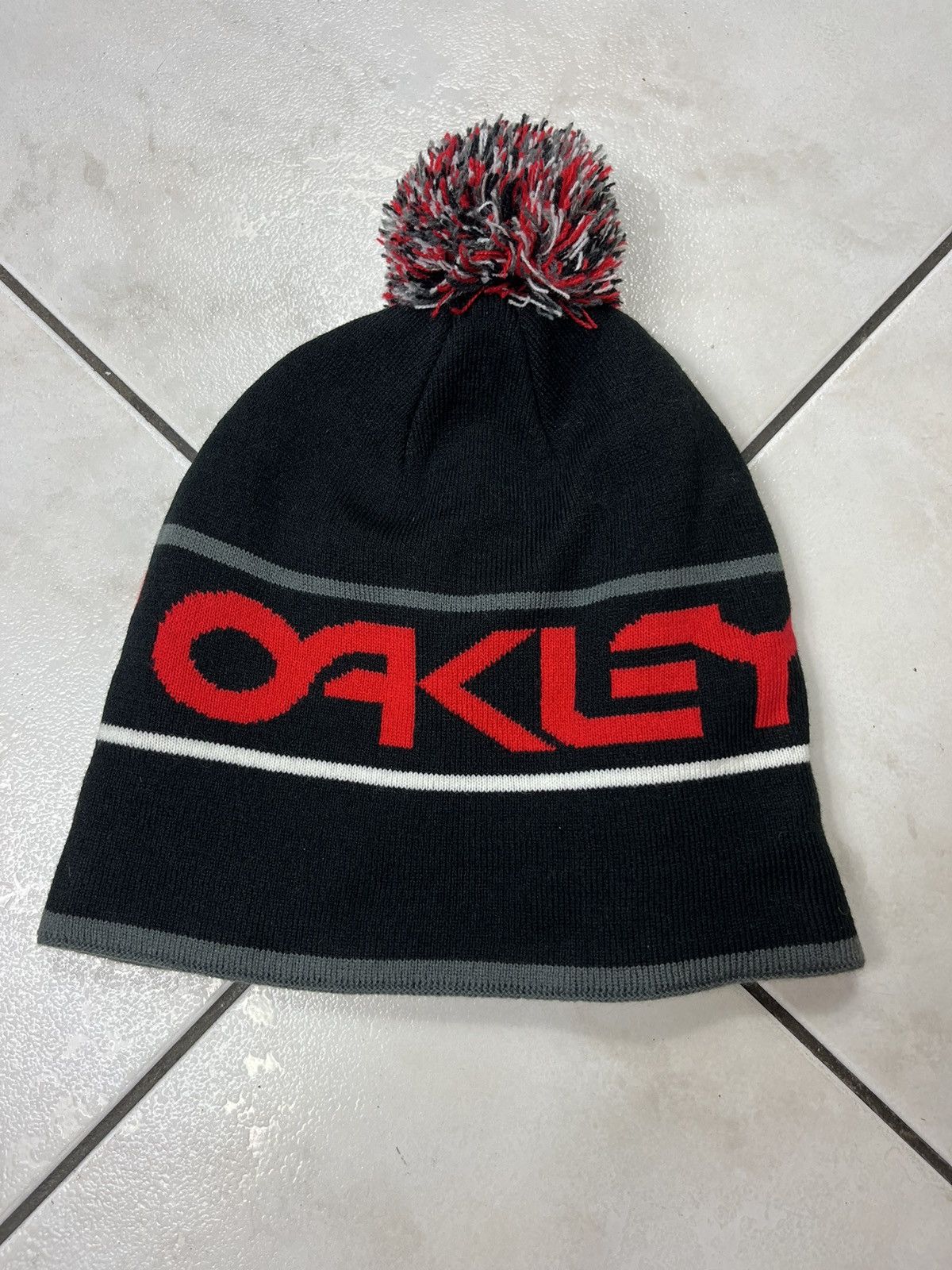 Oakley × Vintage Vintage Oakley archive y2k winter beanie hat pompom big logo Size ONE SIZE - 8 Thumbnail