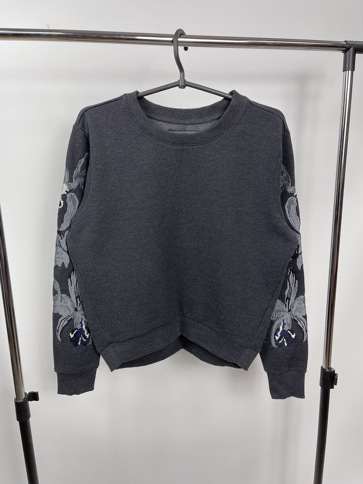 Allsaints AllSaints Sweatshirt Womens Size Small Gray Pullover Flowers Size S / US 4 / IT 40 - 1 Thumbnail