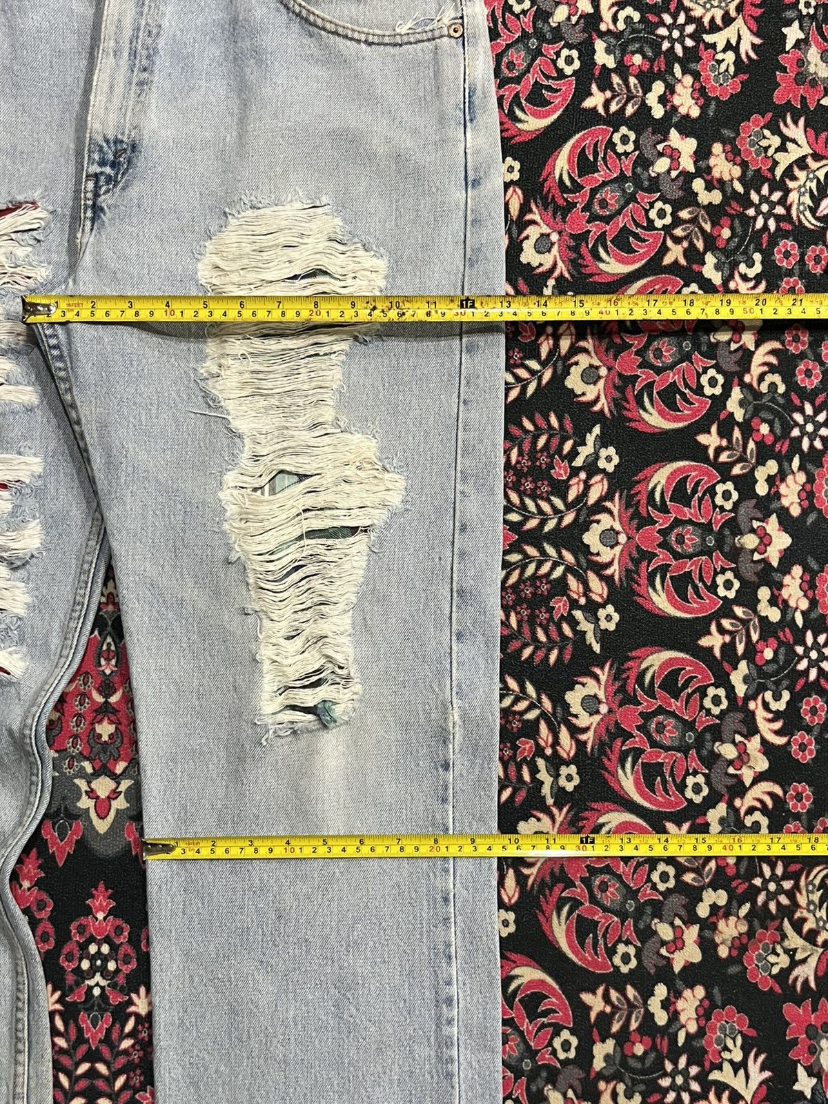 Vintage Vintage 90s Levi’s 505 Batwing Regular Straight Trashed Jean Size US 36 / EU 52 - 15 Thumbnail