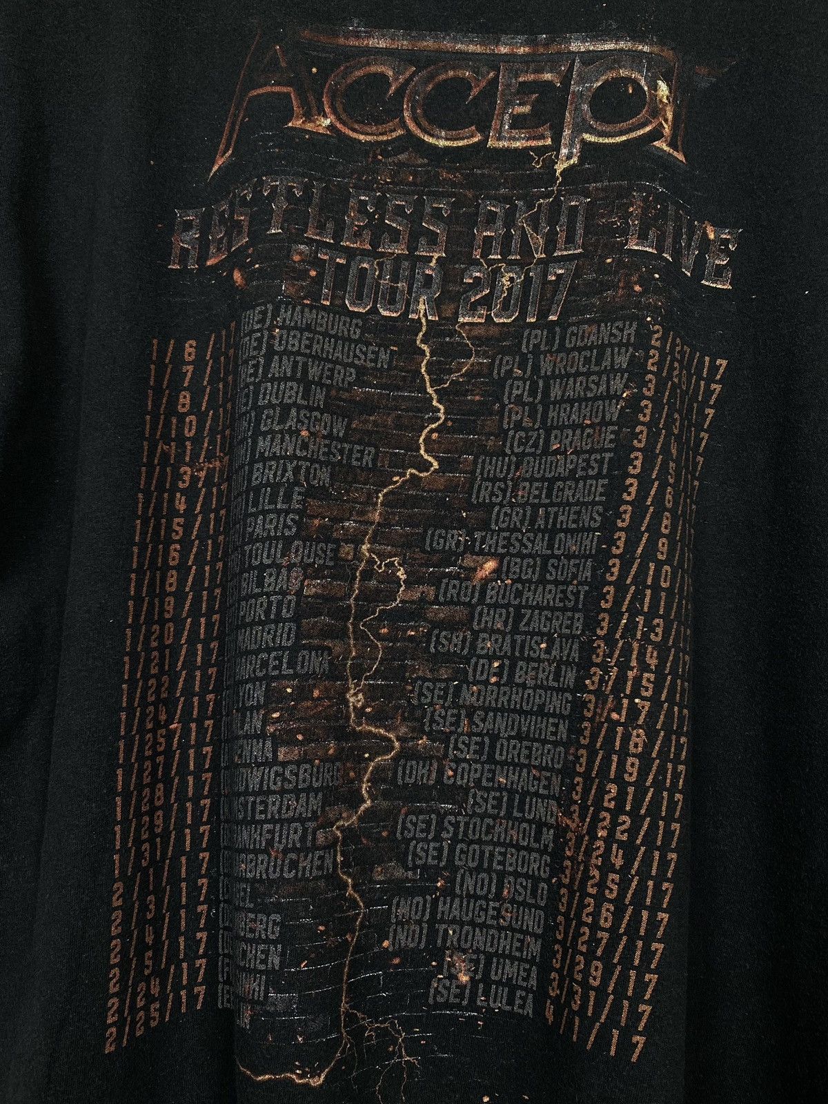 Band Tees Vintage Accept Restless And Live Tour 2017 Rock Band T-shirt Size US L / EU 52-54 / 3 - 6 Thumbnail