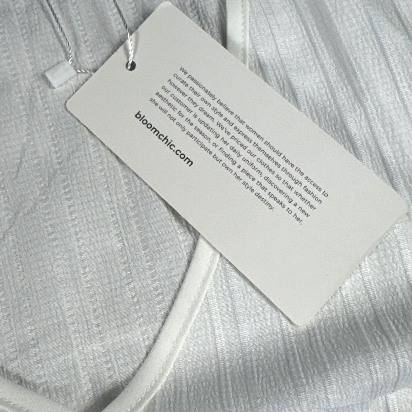 Vintage Bloomchic White Textured V Neck NWT Short Sleeve Ruffle Trim Top Women Size 10 Size L / US 10 / IT 46 - 3 Thumbnail