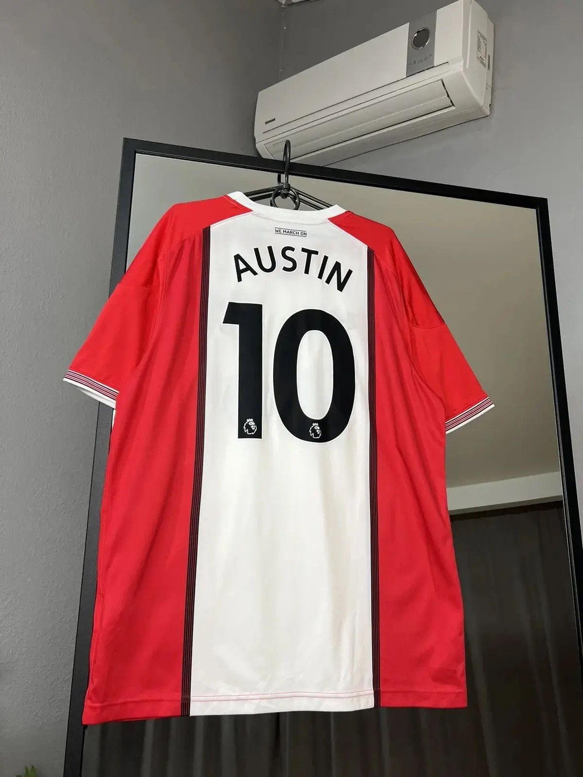 Other SOUTHAMPTON Charlie Austin 2017-18 Football Soccer Jersey Size US XL / EU 56 / 4 - 6 Thumbnail
