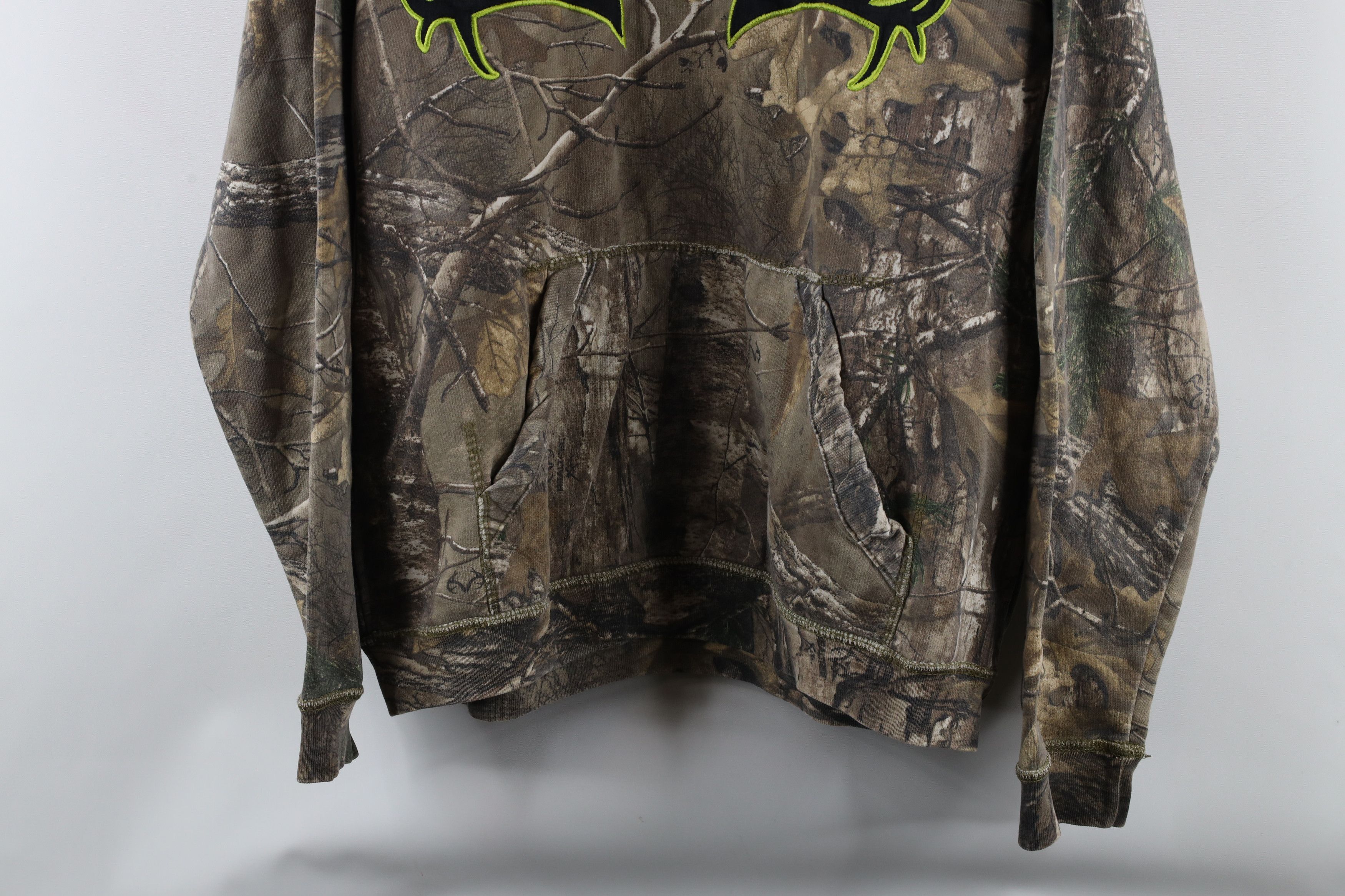 Vintage Vintage Streetwear Out Realtree Camouflage Hoodie Sweatshirt Size US L / EU 52-54 / 3 - 3 Thumbnail