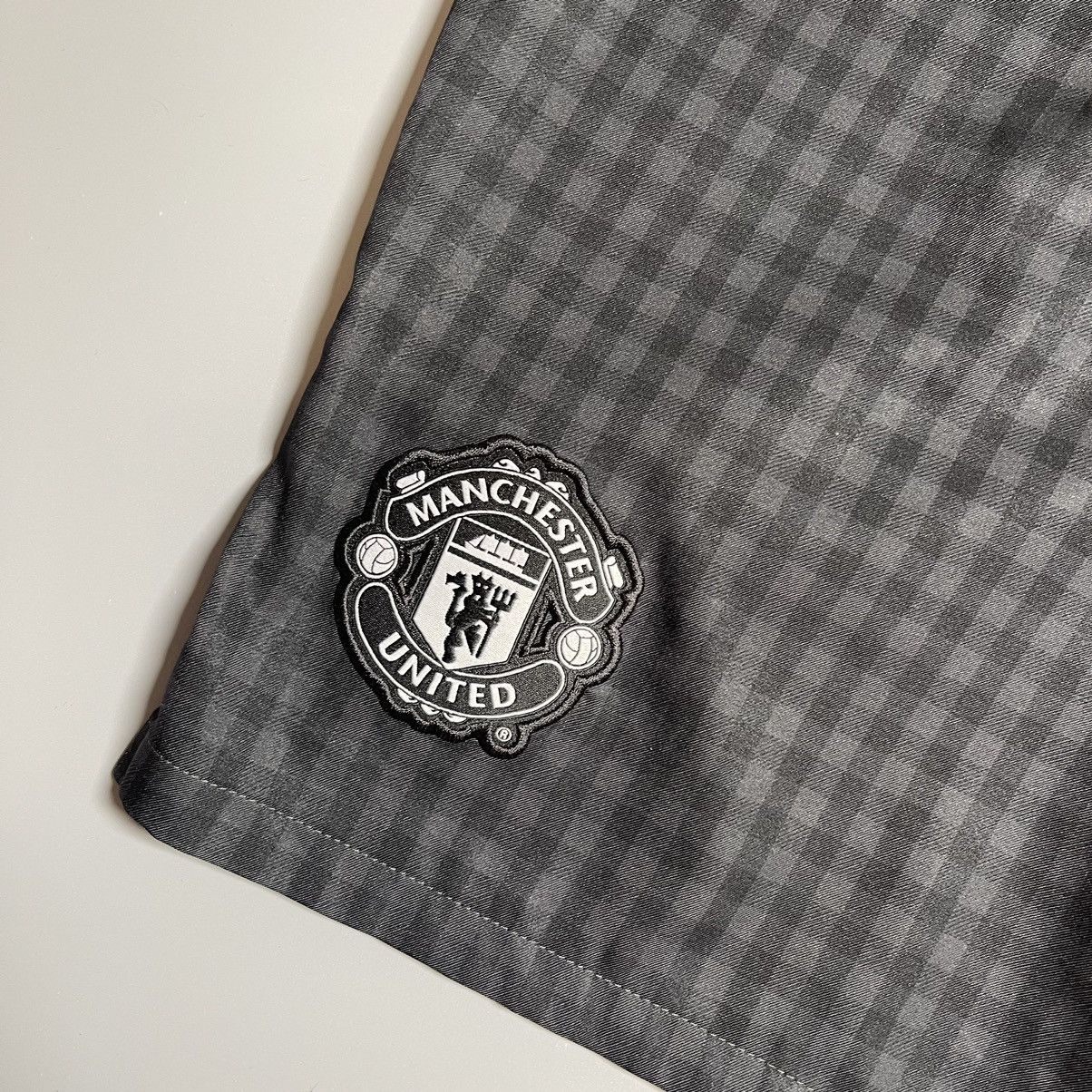 Nike × Vintage MANCHESTER UNITED NIKE 2012/2013 FOOTBALL AWAY SHORT Size US 34 / EU 50 - 2 Thumbnail