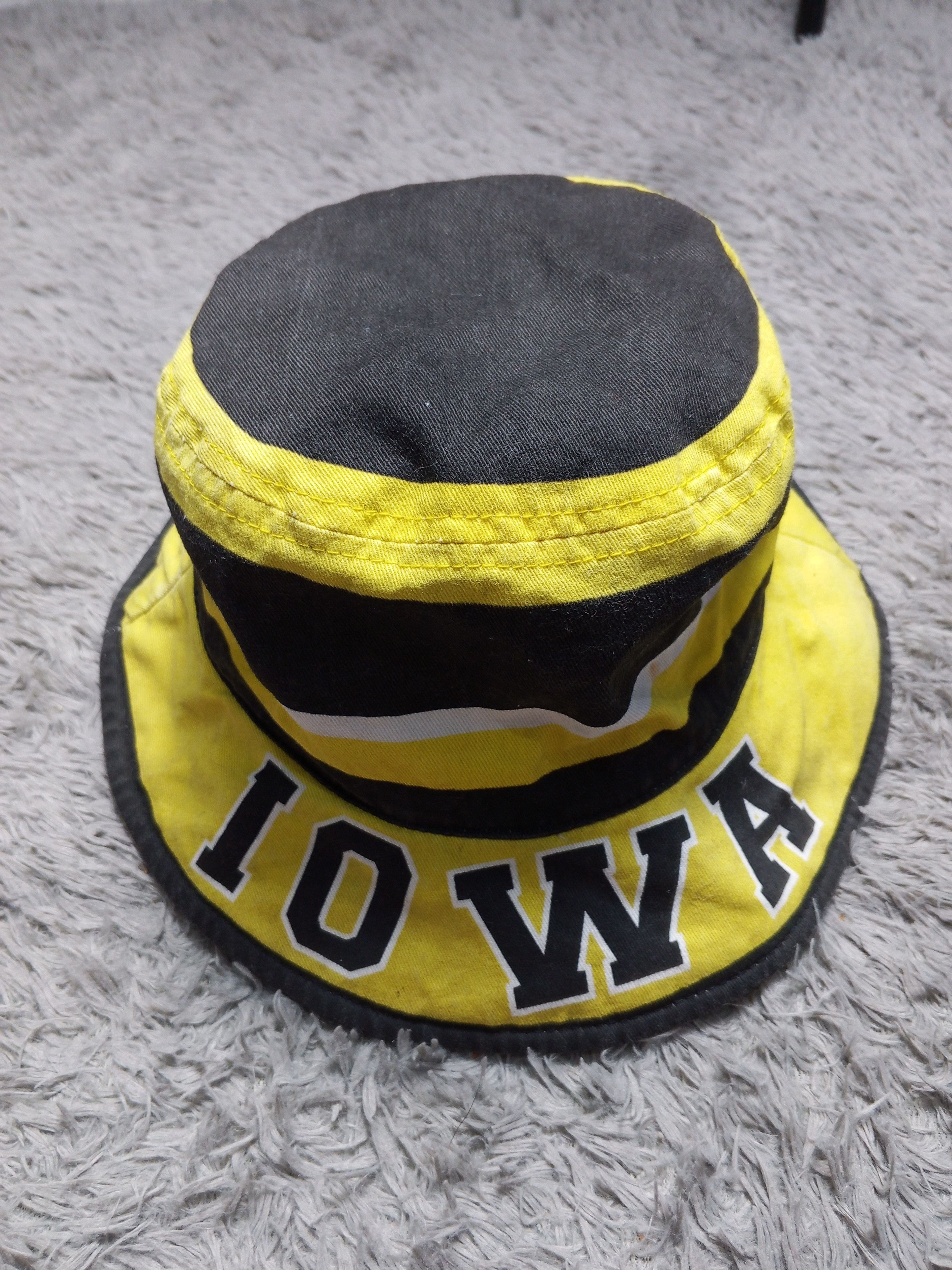 Vintage Vintage IOWA Bees Bucket Hat Japan Brand Size ONE SIZE - 1 Thumbnail