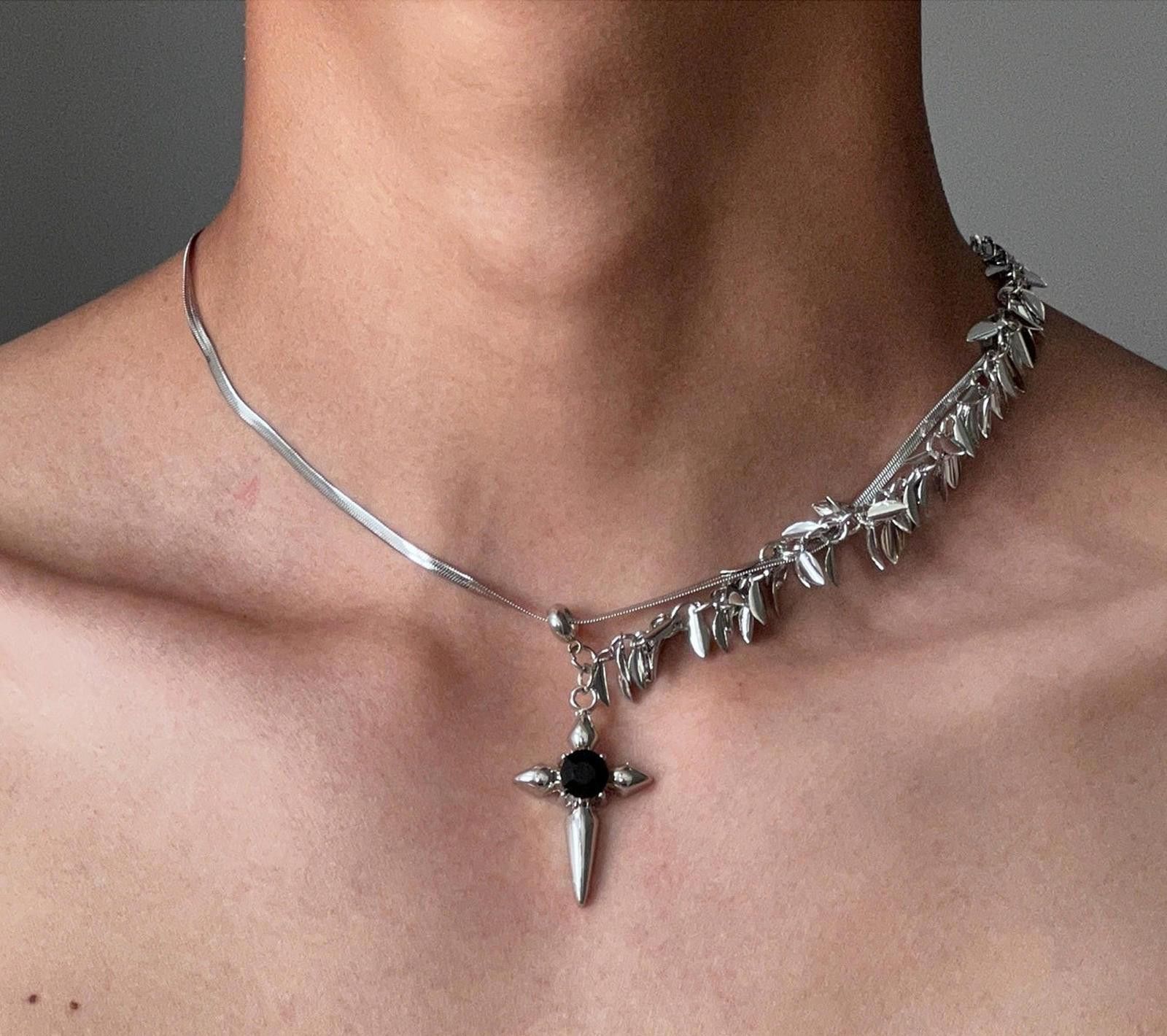 Vintage Silver Leaf Chain Necklace with Black Cross Pendant Size ONE SIZE - 4 Thumbnail