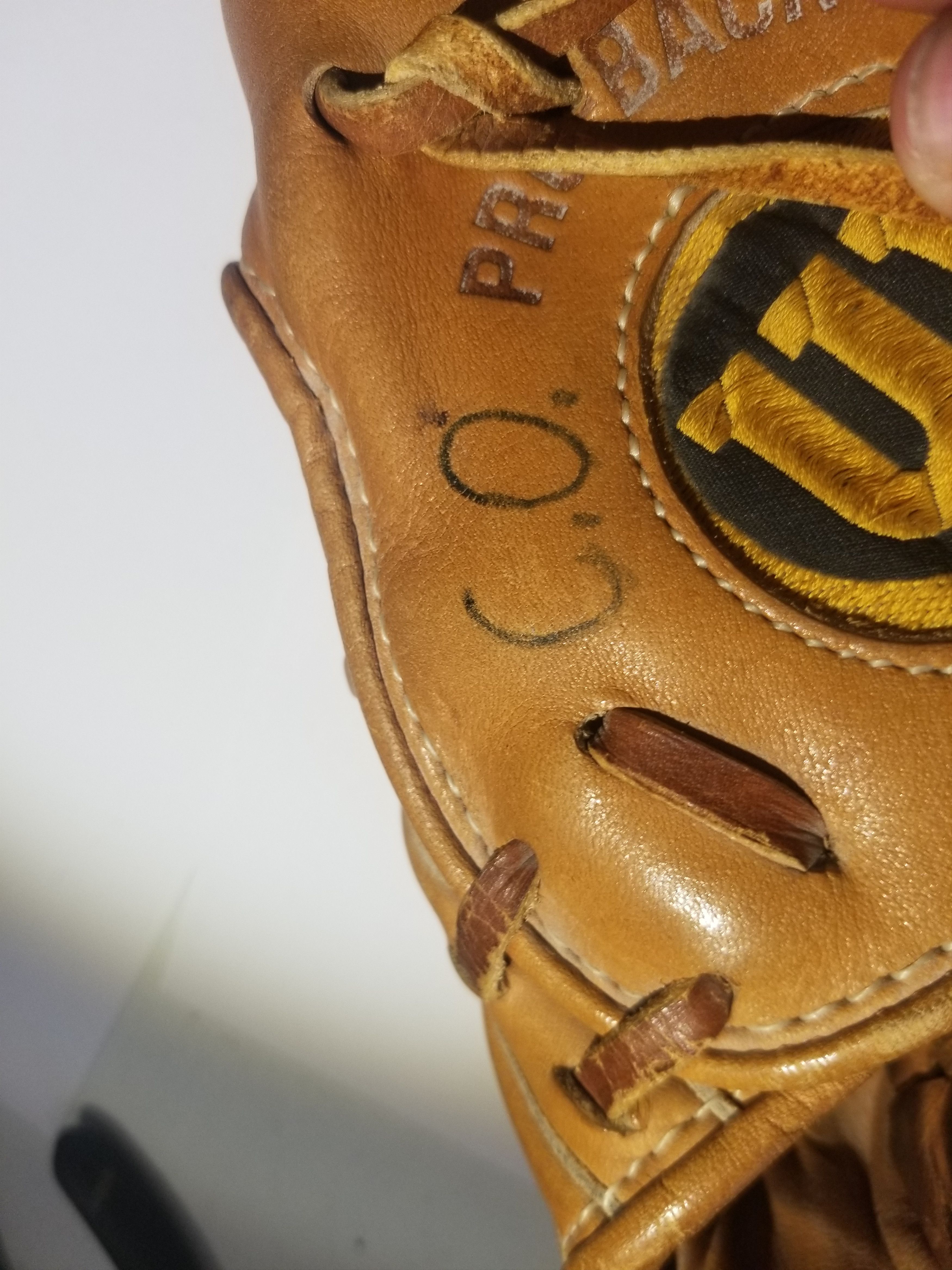 Other A2000 right hand thrower baseball glove XLC . Size ONE SIZE - 6 Thumbnail