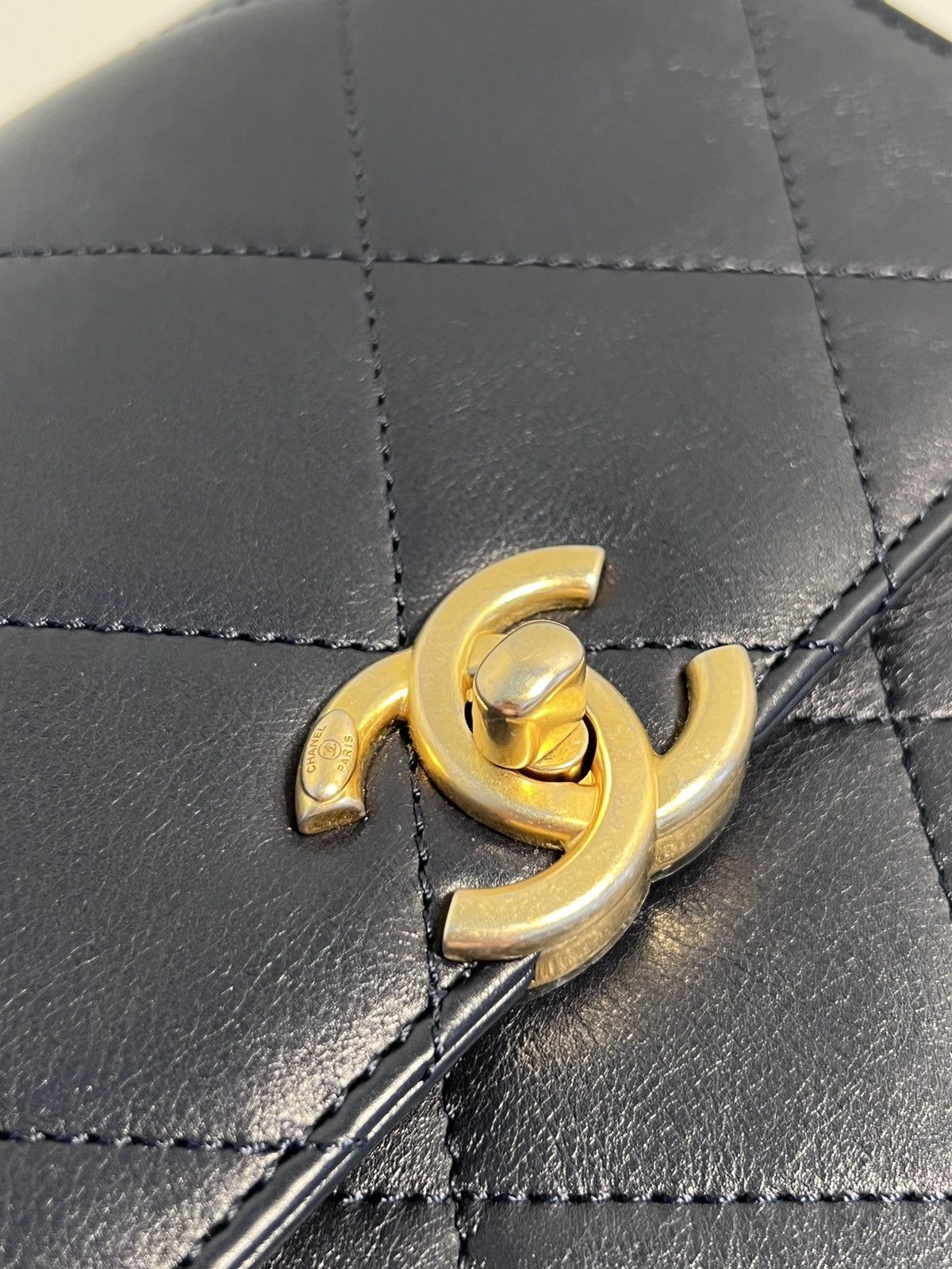 Chanel Chanel Chain Crossbody Bag Dark Navy Size ONE SIZE - 7 Thumbnail