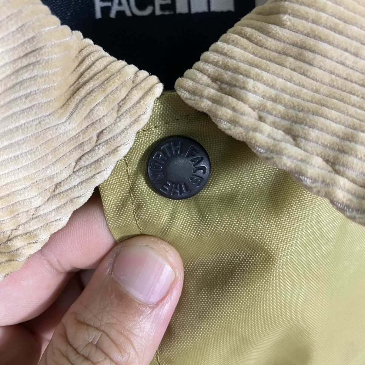 The North Face The North Face Snap Button Patch Logo Light Jacket Size US L / EU 52-54 / 3 - 9 Thumbnail