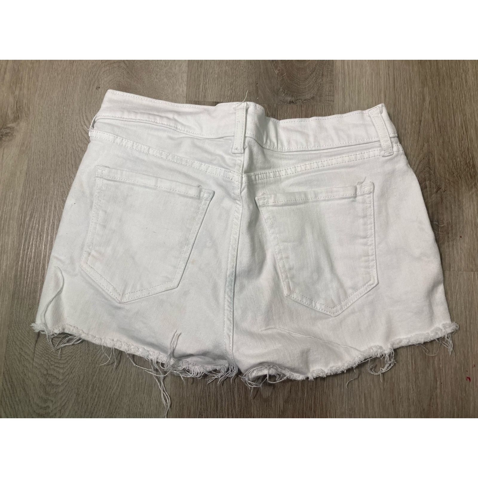 Old Navy Old Navy Boyfriend Shorts Mid Rise Distressed White Shortie Size 26" / US 2 / IT 38 - 9 Thumbnail