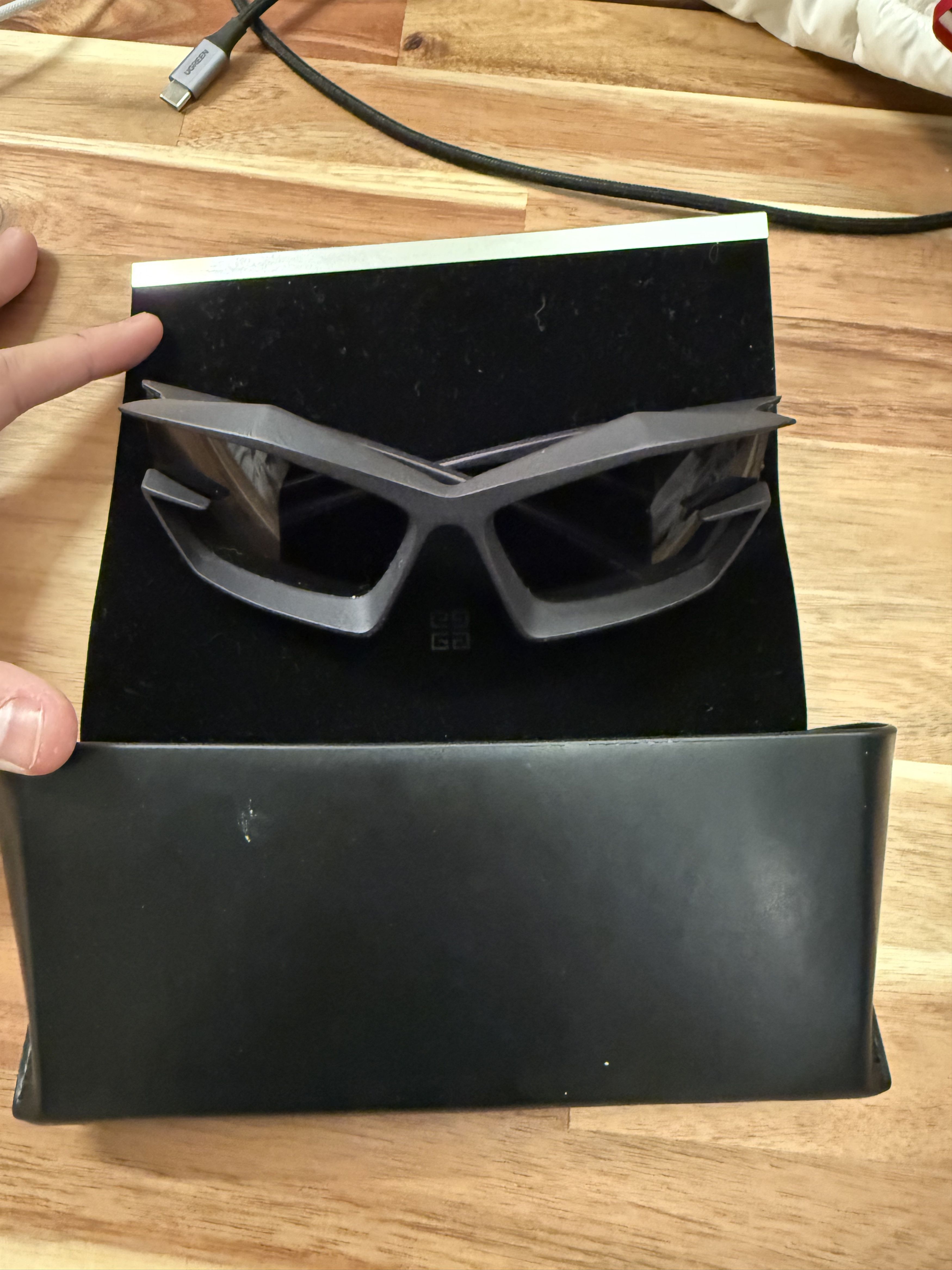 Givenchy o1srvl11e1024 Size: OS / Giv Cut Glasses in Black Size ONE SIZE - 1 Thumbnail