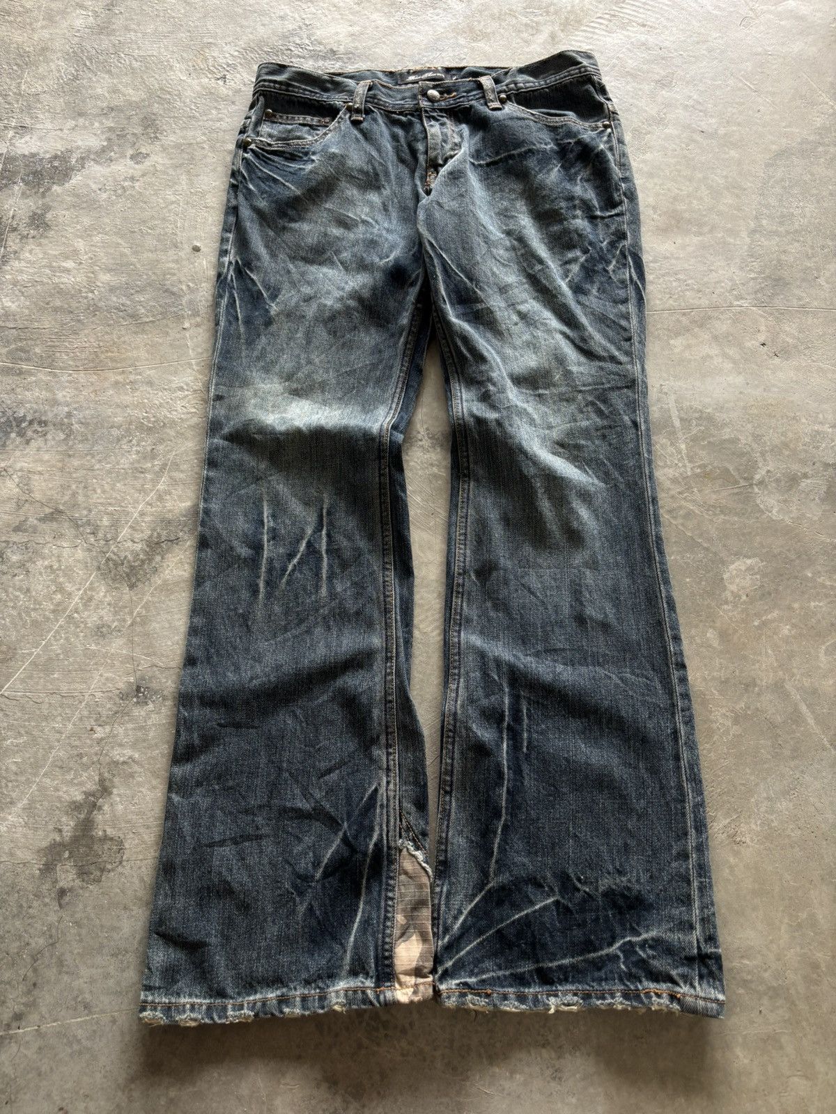 If Six Was Nine ROOT THREE STYLE flare camo patches sick whiskered washed Size US 32 / EU 48 - 1 Thumbnail