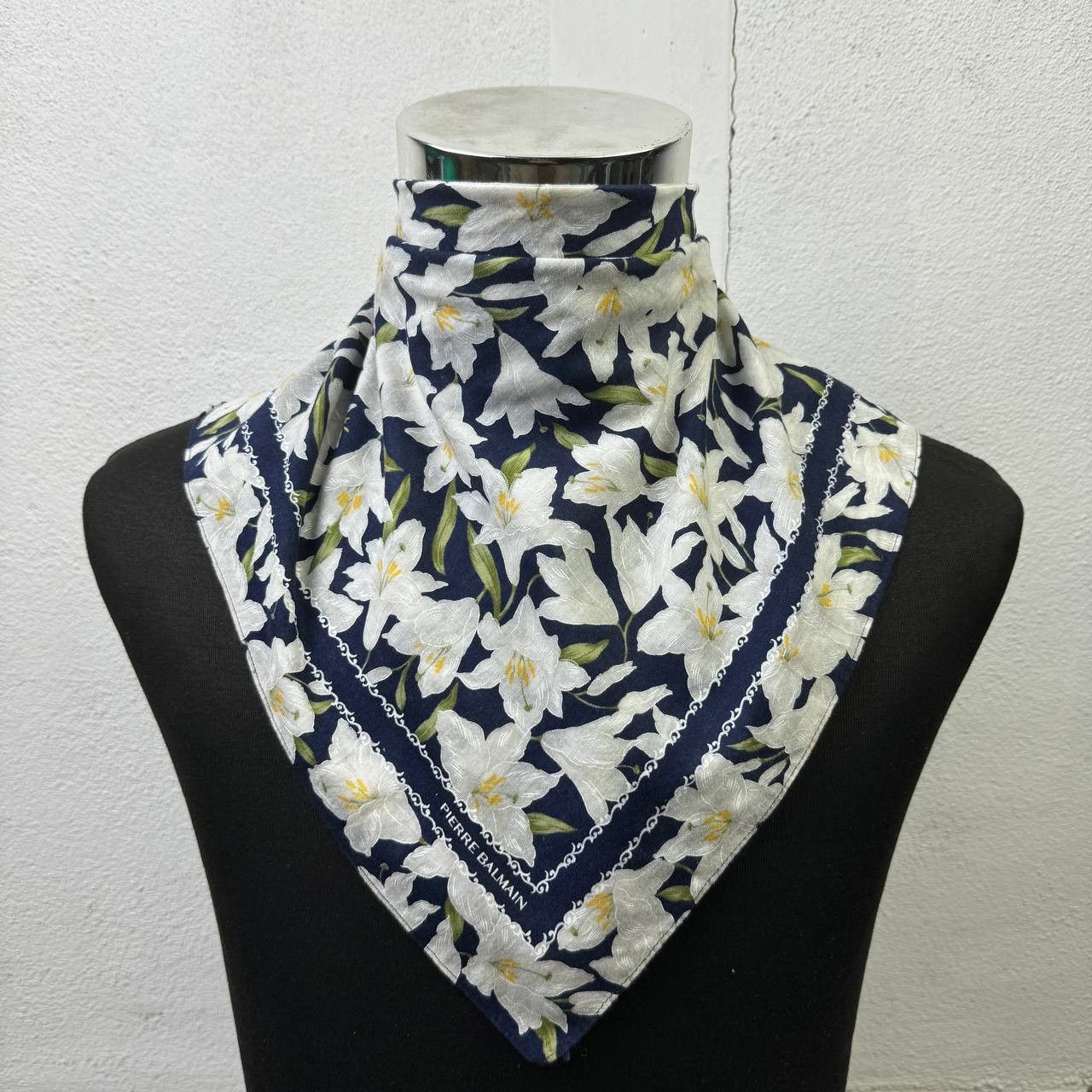 Pierre Balmain Vintage Pierre Balmain Pocket Square / Neckerchief – Floral Size ONE SIZE - 3 Thumbnail