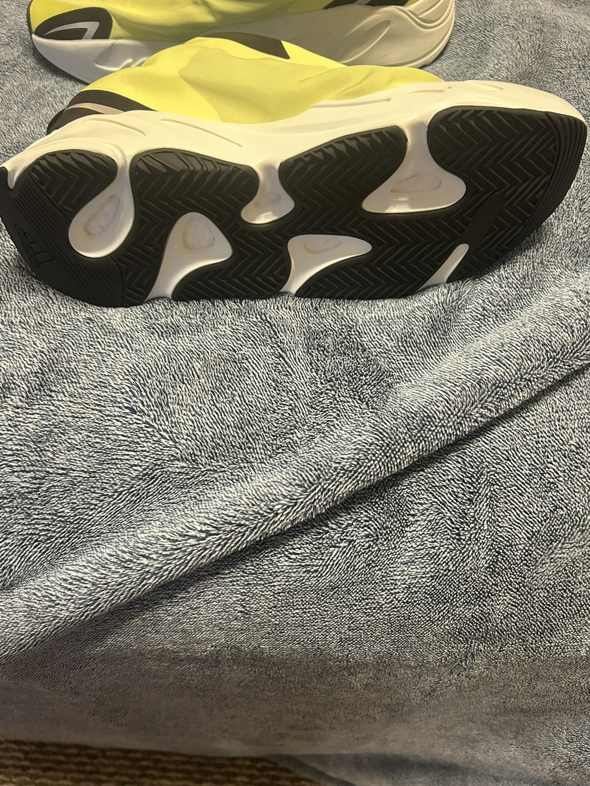 Yeezy Yeezy 700 mnvn nylon Size US 10.5 / EU 43-44 - 6 Thumbnail