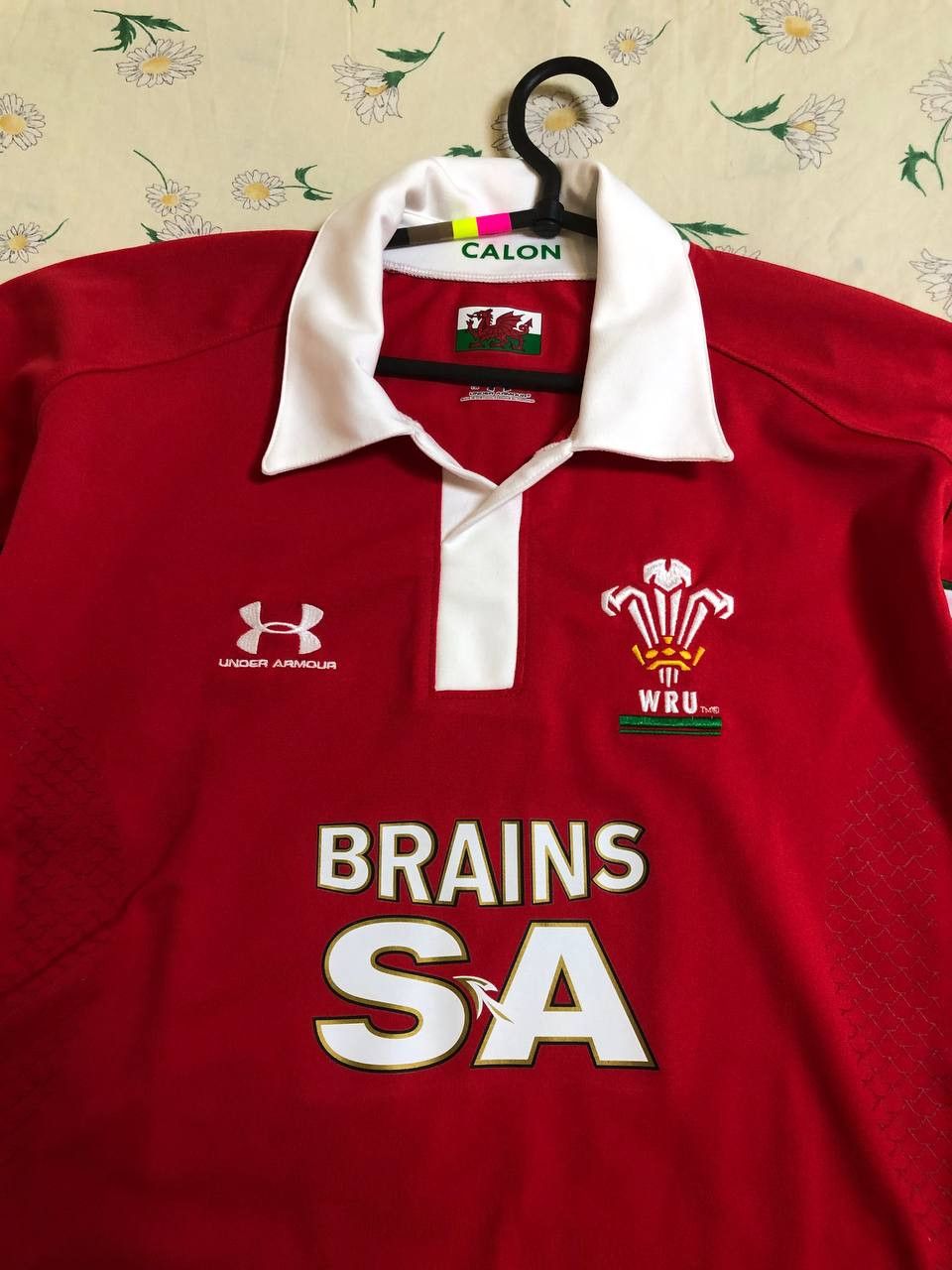 Under Armour UNDER ARMOUR MEN'S RUGBY UNION WALES 2008/2009 HOME SHIRT Size US L / EU 52-54 / 3 - 4 Thumbnail
