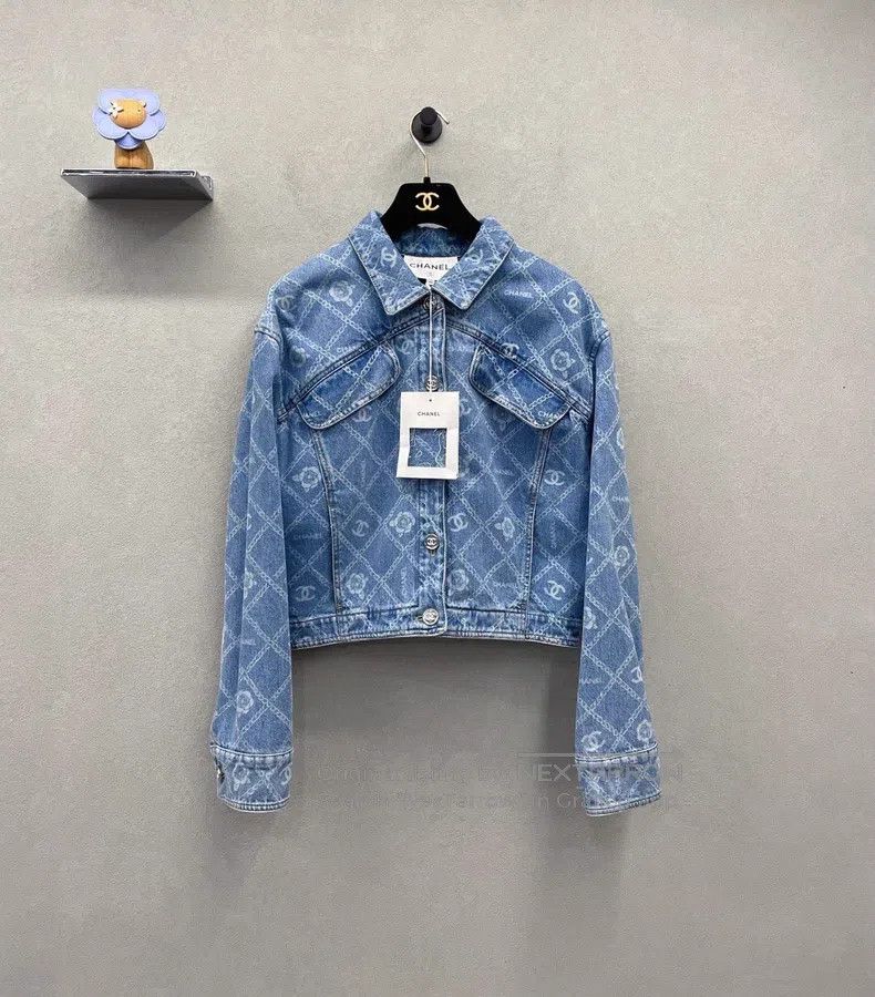 Chanel Chanel Camelia blue denim jacket Size S / US 4 / IT 40 - 1 Thumbnail