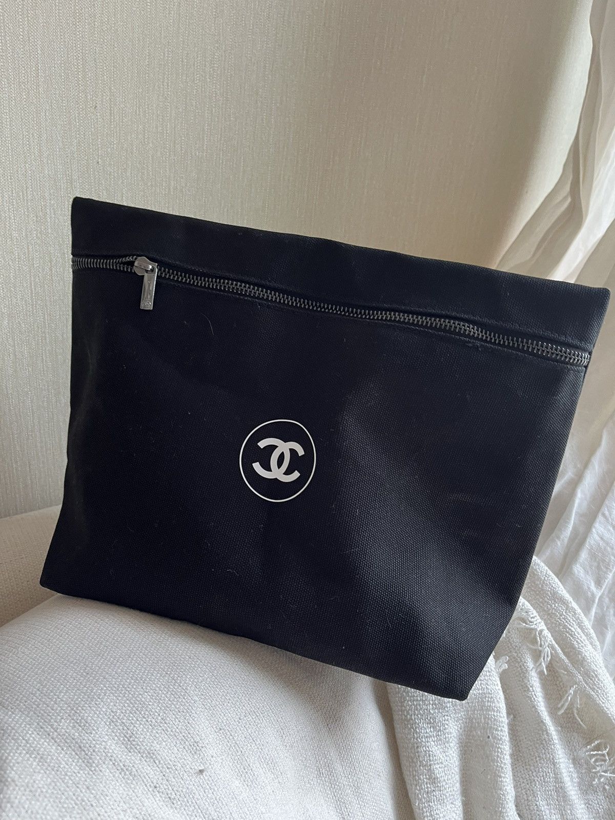 image of Chanel Beauty Vip Make Up Purse Bag in Black, Women's
