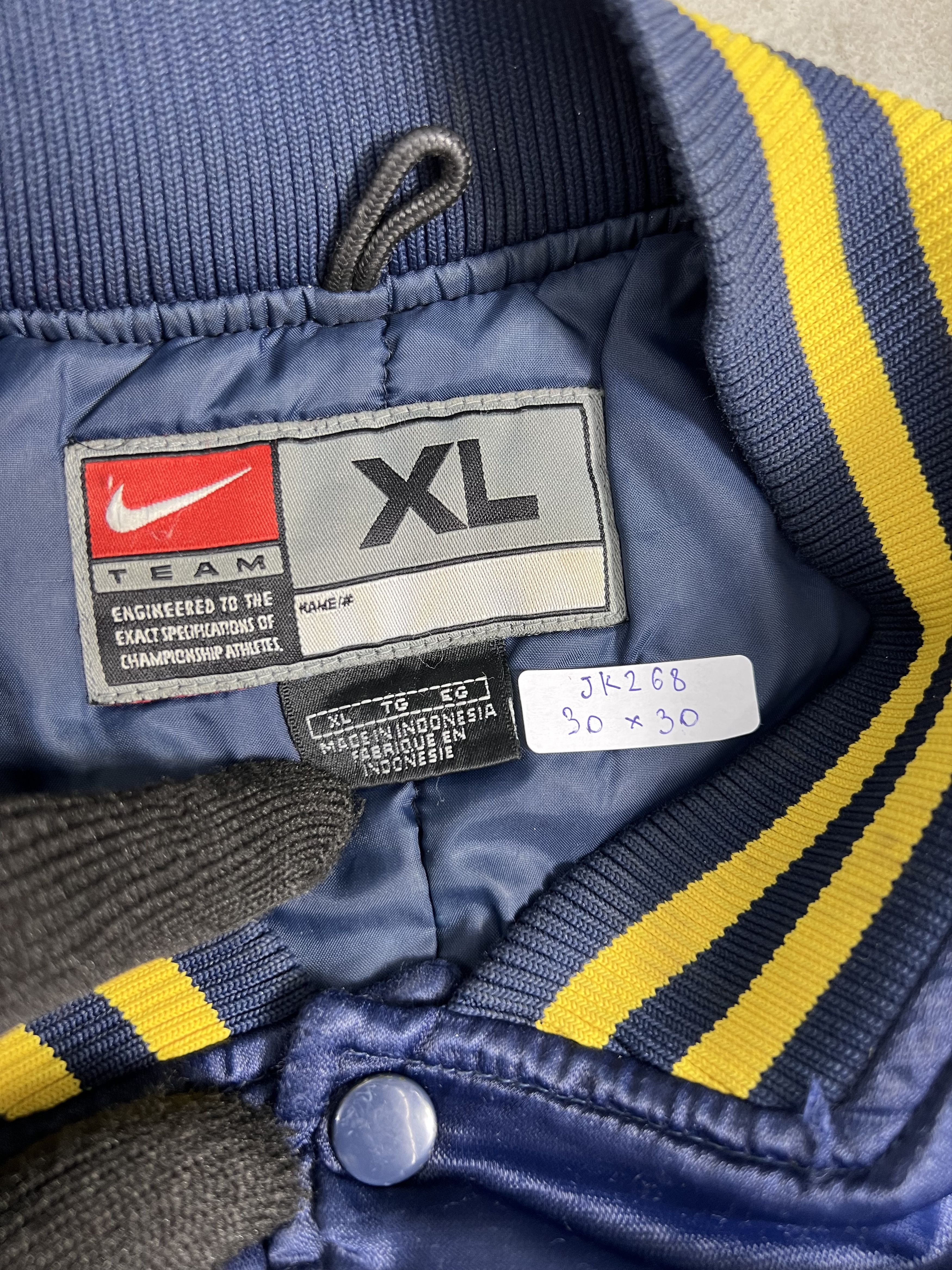 Nike Vintage Nike NCAA Michigan Wolverines Bomber (XL) JK268 Size US XL / EU 56 / 4 - 5 Thumbnail