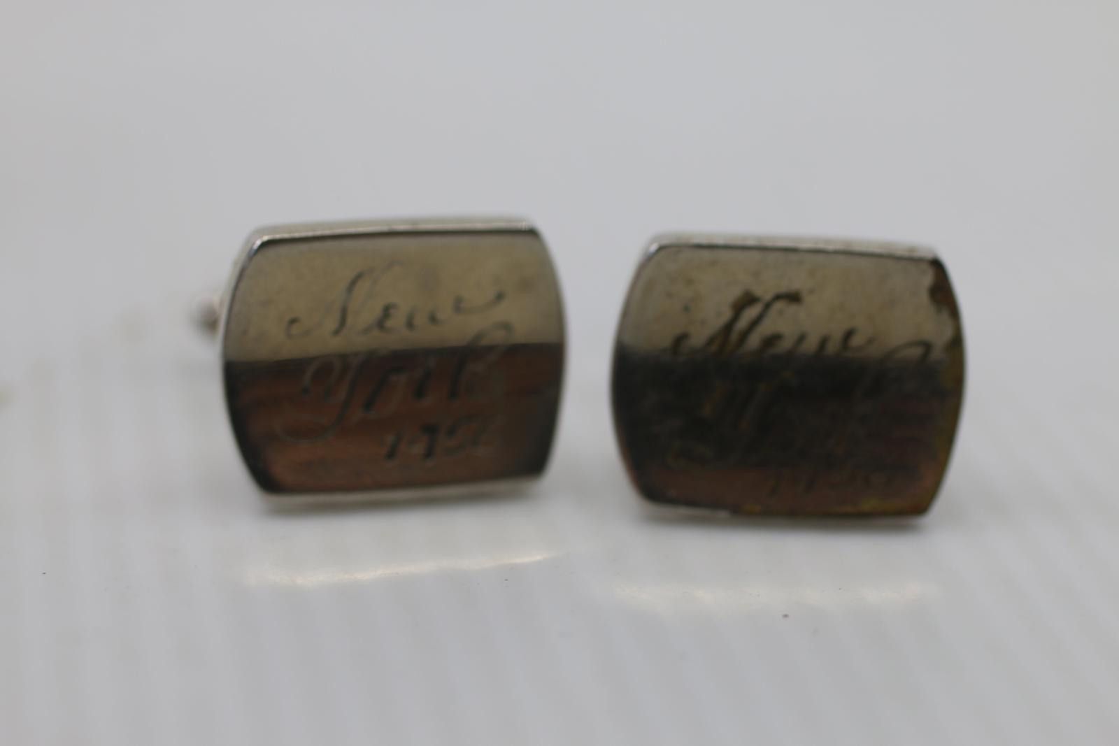 The Unbranded Brand Vintage “New York 1956” Engraved Silver-Tone Cufflinks Size ONE SIZE - 3 Thumbnail