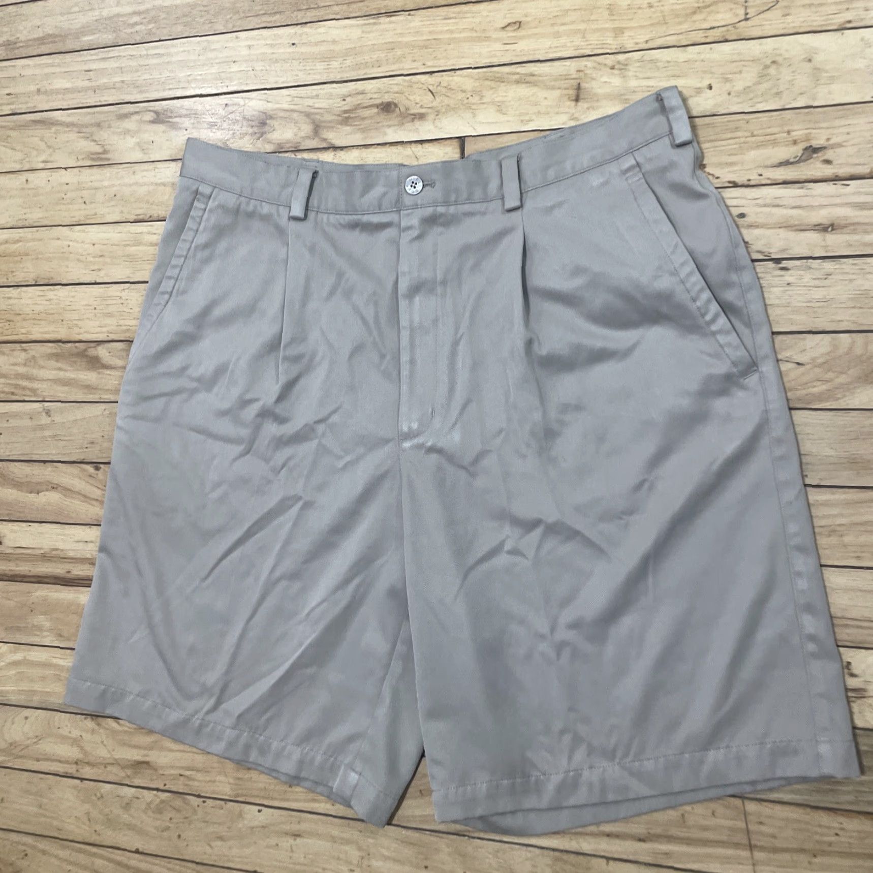 Nike VINTAGE Nike GOLF Pleated Shorts Men 36 Beige 90s Chino FitDry Active Moisture Wicking Casual Short Nike logo 36x9 Mens Size US 36 / EU 52 - 2 Thumbnail