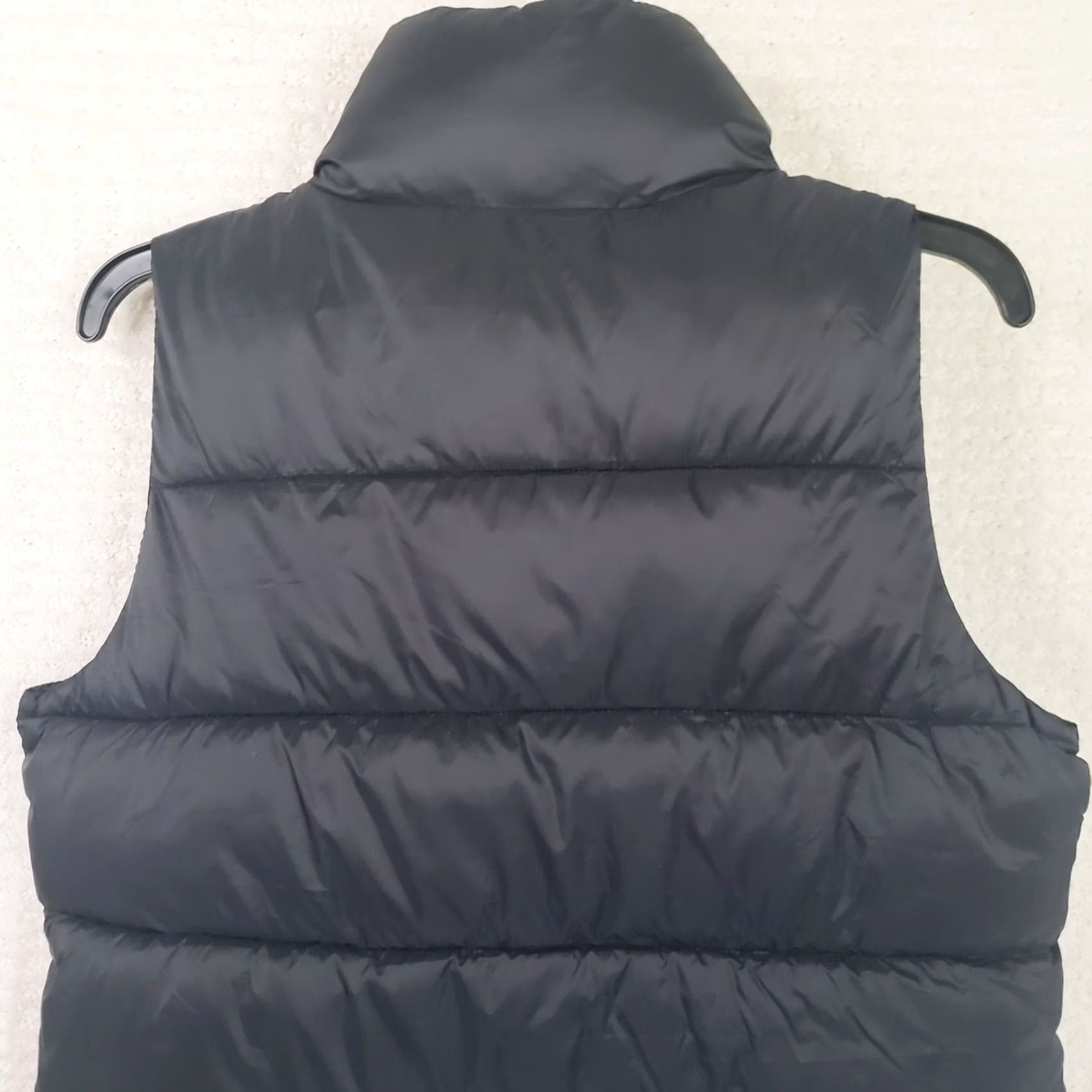 Old Navy Old Navy Black Sleeveless Puffer Vest Men M Regular Fit Zip Full Zip Stand-Up Collar Nylon Lining Insulated Lightweight Short Length Size US M / EU 48-50 / 2 - 6 Thumbnail