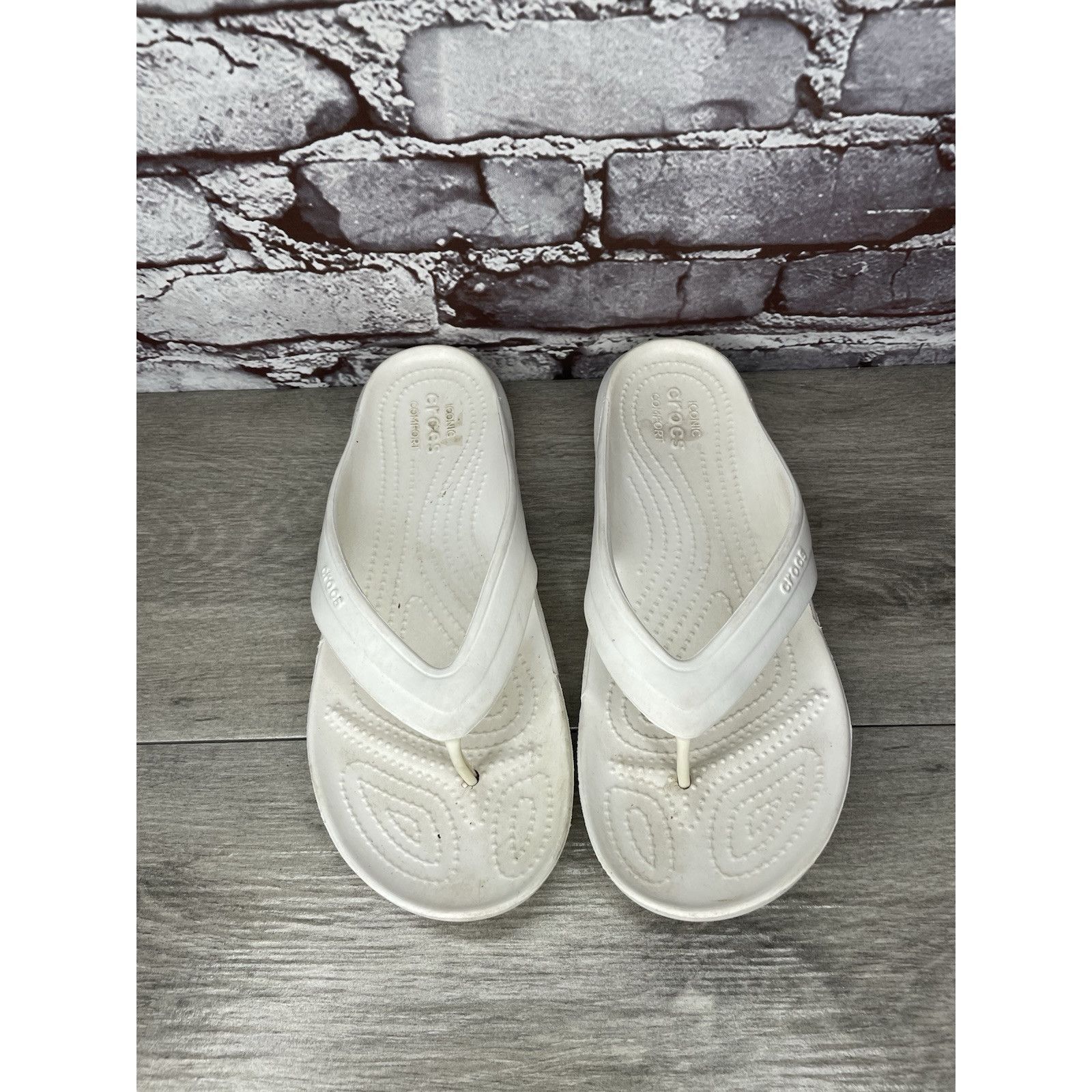 Crocs Crocs Iconic Comfort White Rubber Classic Thong Sandals Wome Size US 10 / IT 40 - 17 Thumbnail