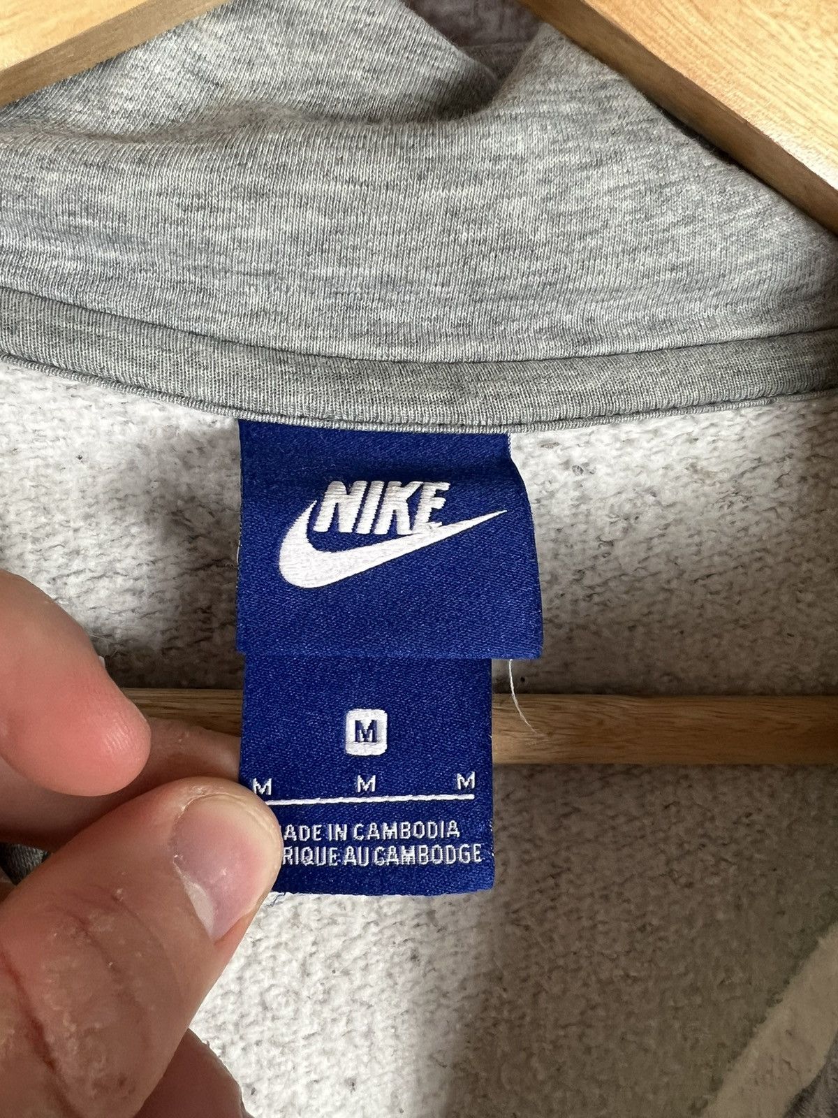 Nike Vintage Nike Small Swoosh Trashed Zip Hoodie Size US M / EU 48-50 / 2 - 11 Thumbnail