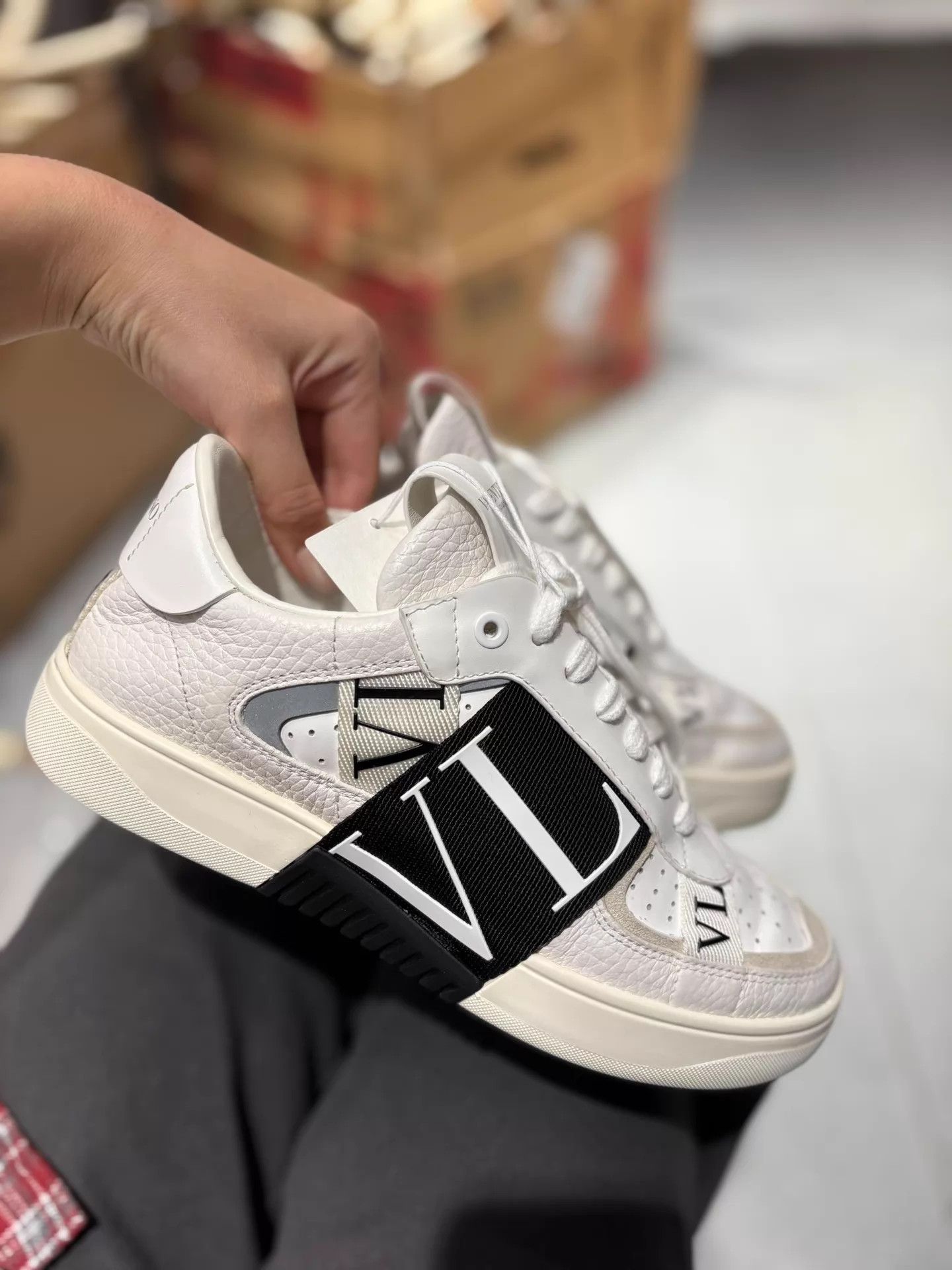 Valentino Valentino Panda Leather Casual Shoes Near New 37.5 Size US 7 / IT 37 - 2 Thumbnail