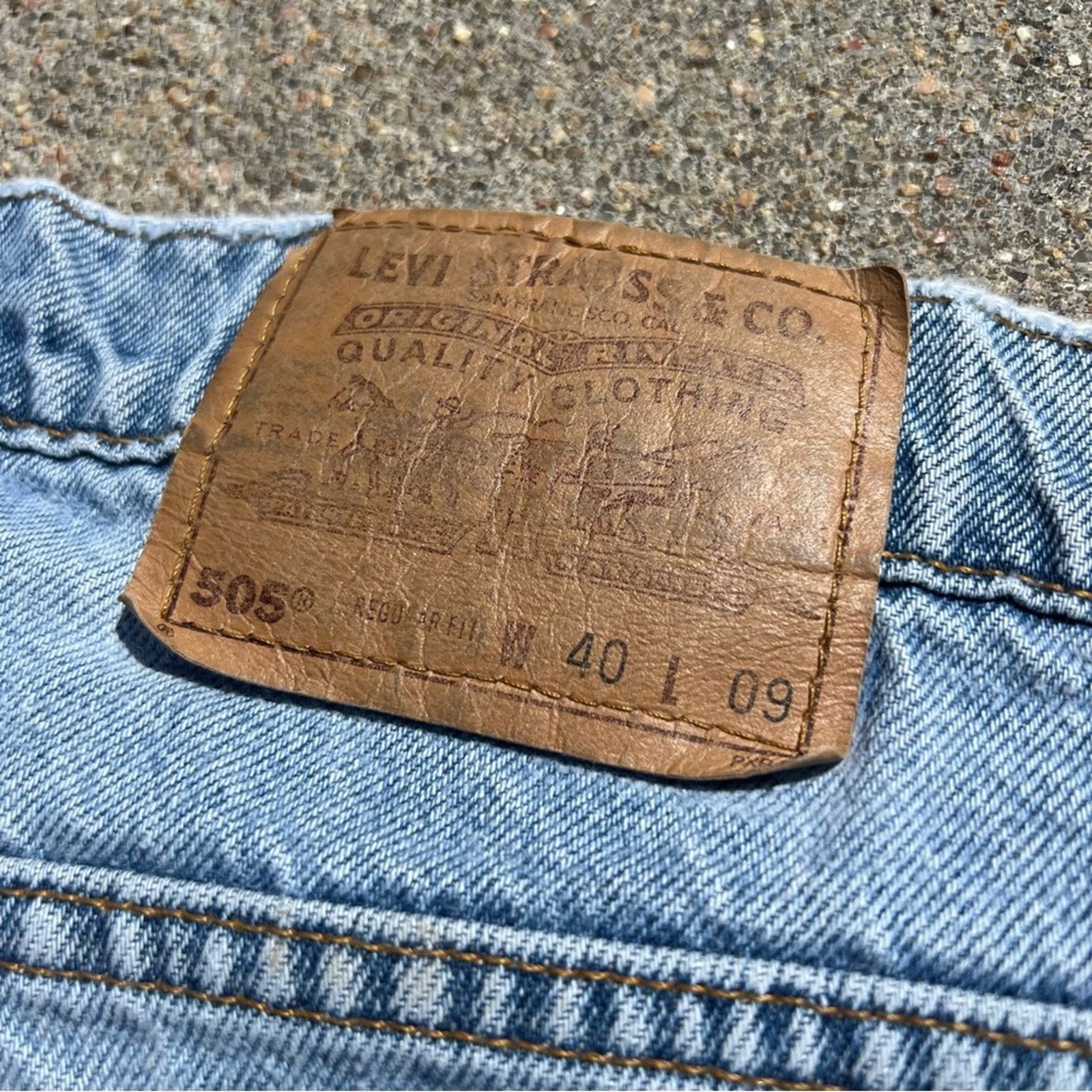 Levi's Vintage Levi’s 505 Regular Fit Jean Shorts SIze 40 Size US 40 / EU 56 - 3 Thumbnail
