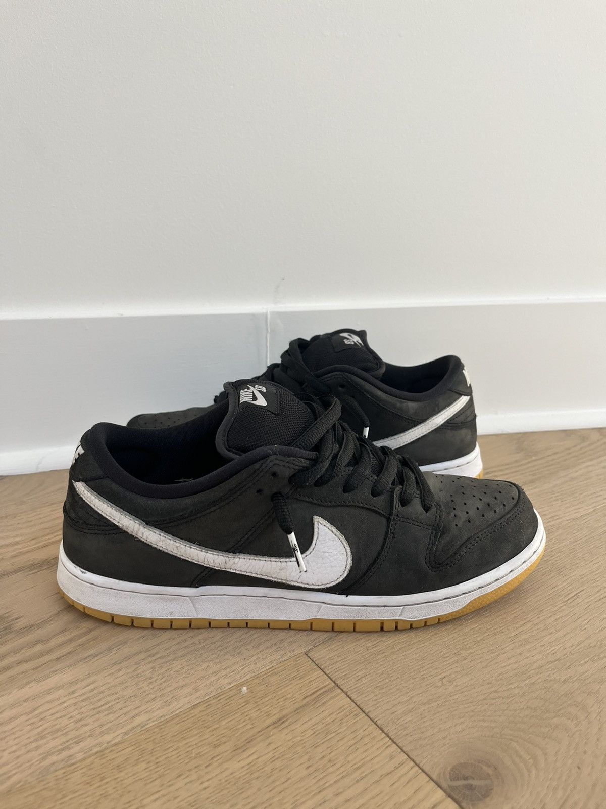 Nike SB black gum