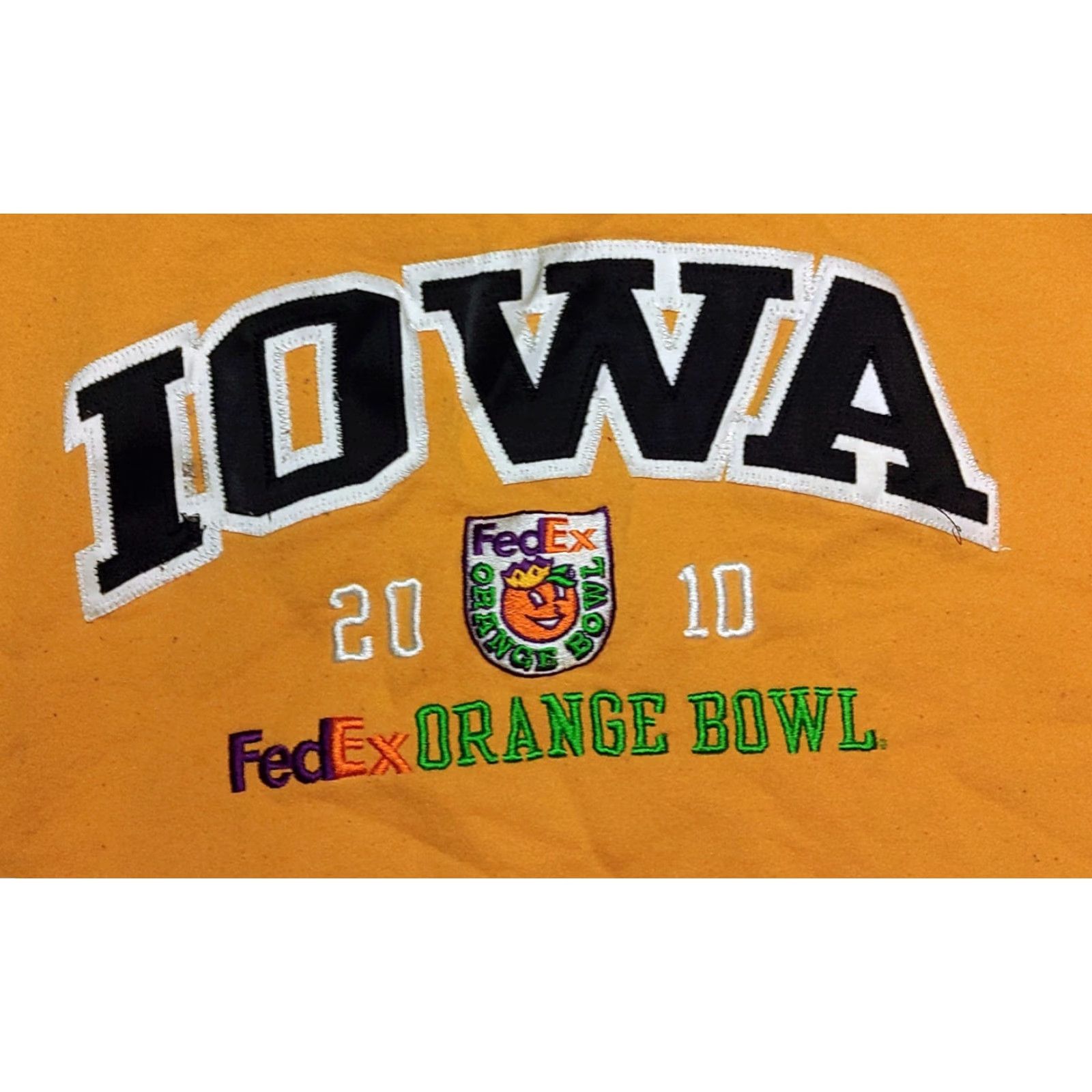Champion VINTAGE Champion Sweatshirt XL Yellow Iowa Hawkeyes 2010 FedEx Orange Bowl Embroidered Logo Size US XL / EU 56 / 4 - 5 Thumbnail