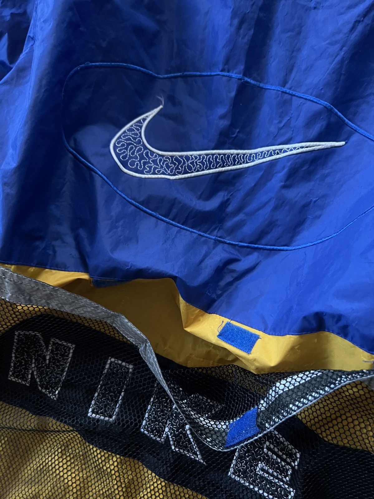 Vintage 🏀 90’s NIKE FIT RETRO BOOTLEG BIG LOGO SWOOSH JACKET Size US XL / EU 56 / 4 - 6 Thumbnail
