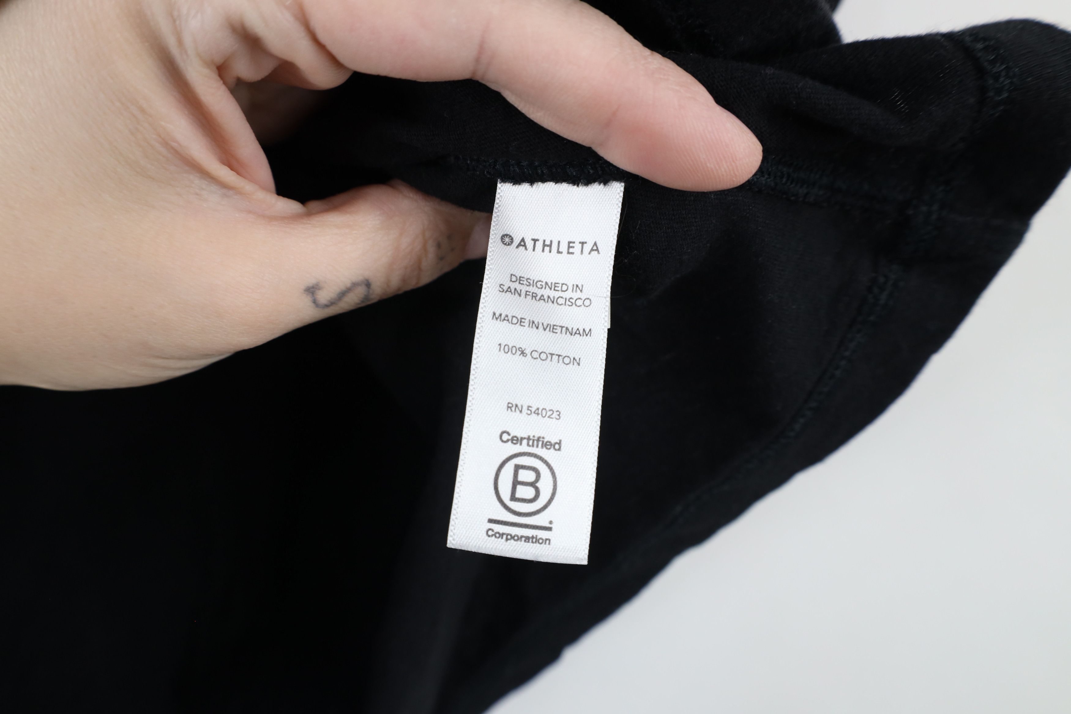 Athleta × Vintage Athleta Stand Up Stand Together Cropped T-Shirt Black Size M / US 6-8 / IT 42-44 - 6 Thumbnail